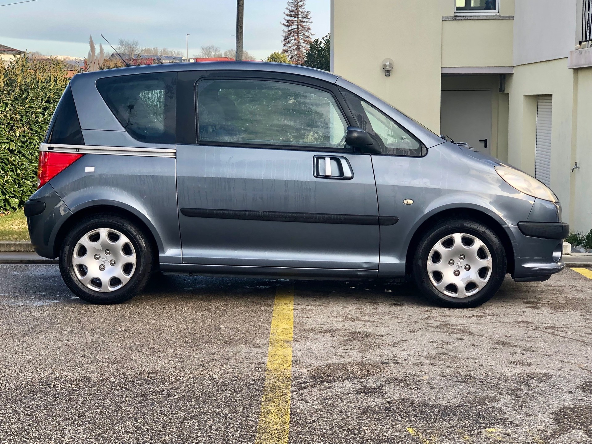 PEUGEOT 1007 1.6 Trendy 2-Tronic-image-8