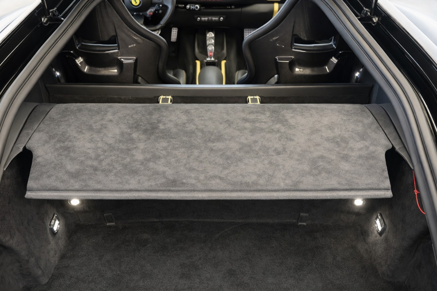 FERRARI 812 Superfast-image-13