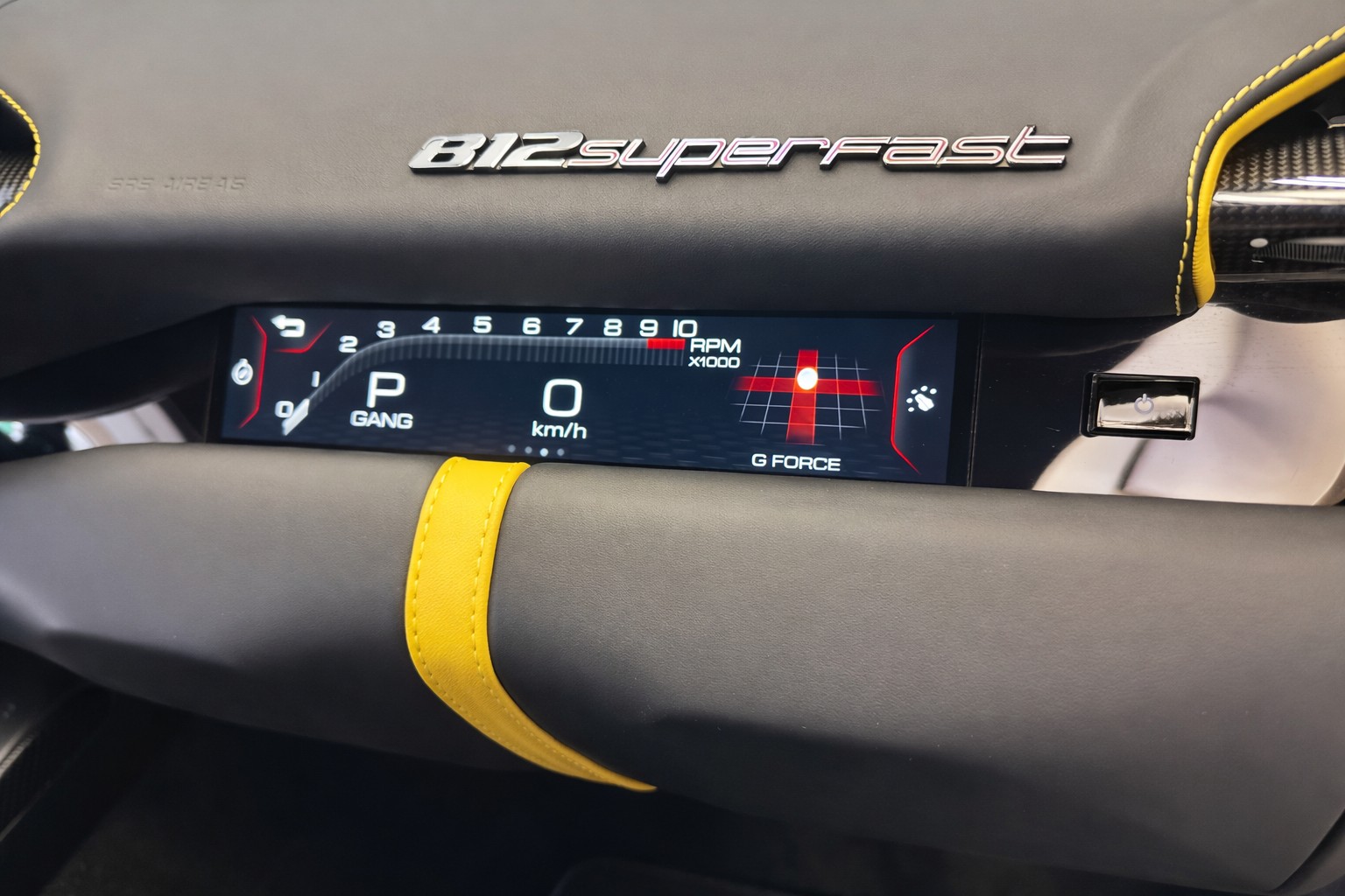 FERRARI 812 Superfast-image-8