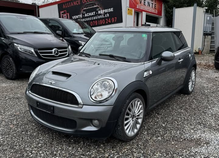 MINI Cooper S Steptronic-showroom-element-1