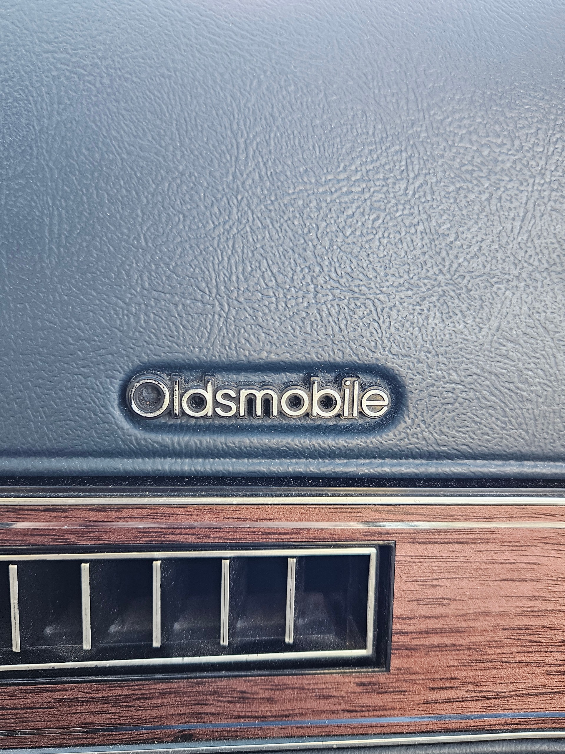 OLDSMOBILE CUTLASS-image-10
