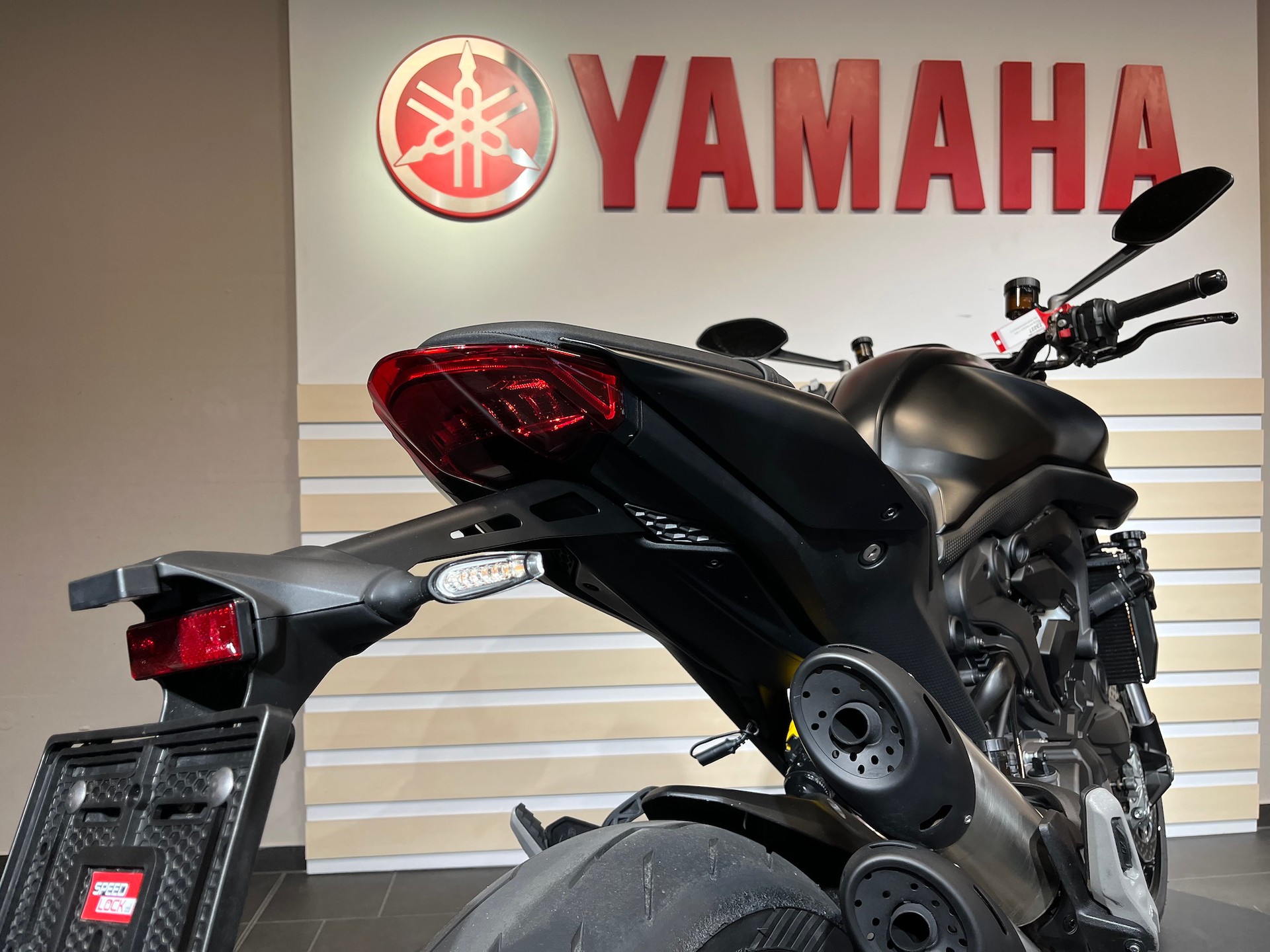 DUCATI Monster +-image-9