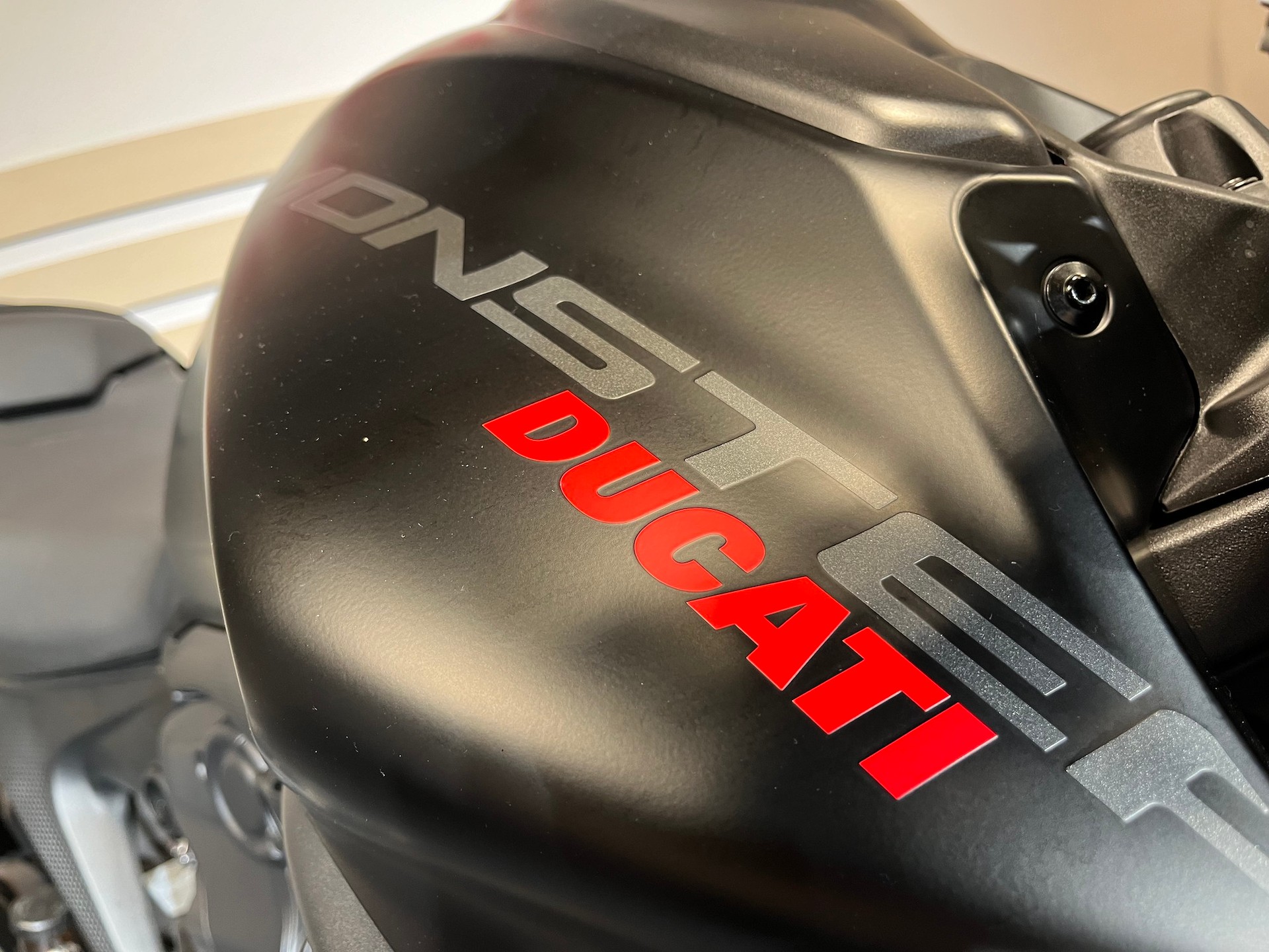 DUCATI Monster +-image-12