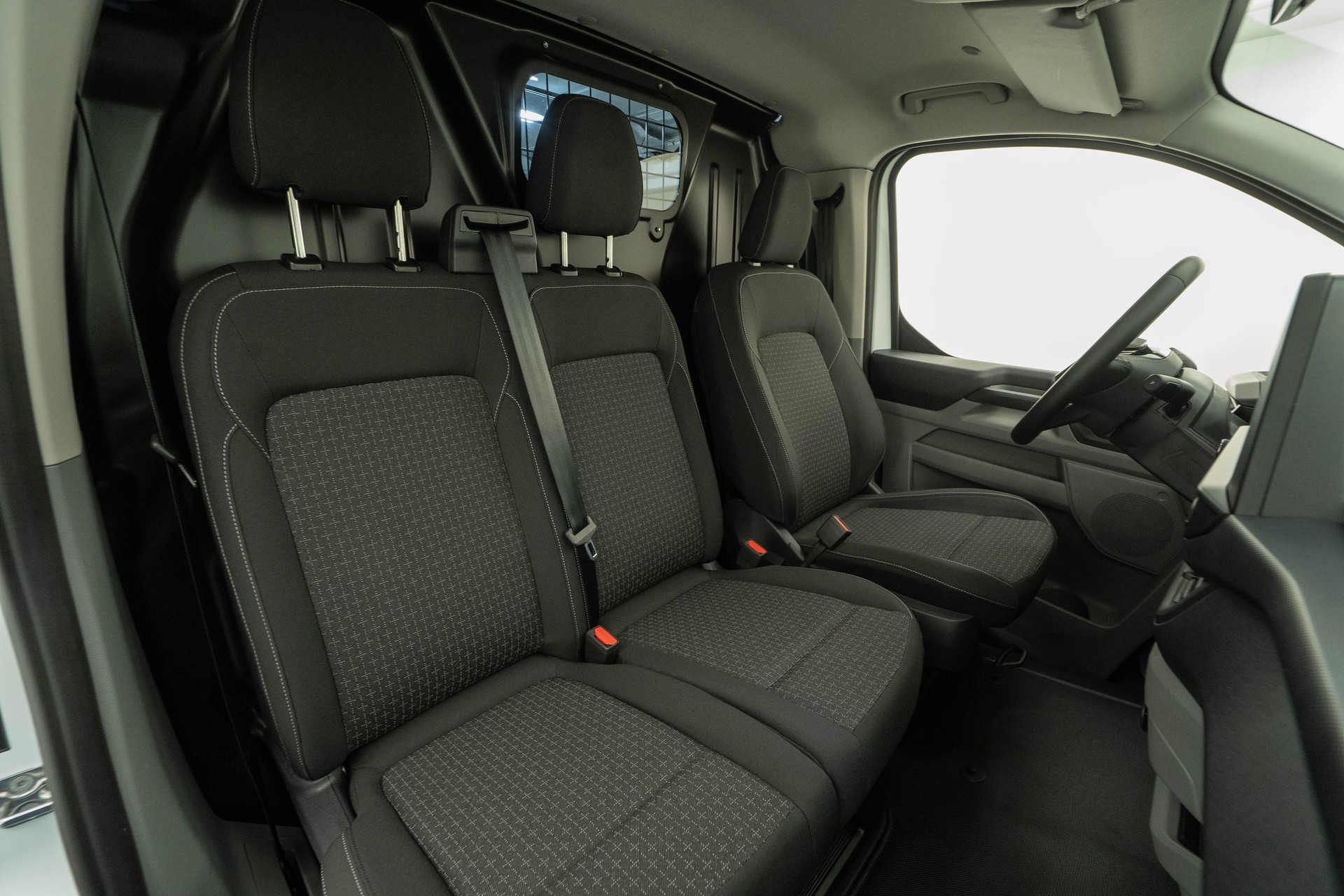 FORD E-Transit C Van 320 L1 Trend-image-8