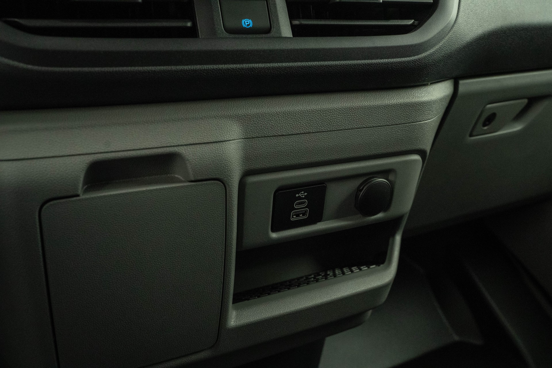 FORD E-Transit C Van 320 L1 Trend-image-13