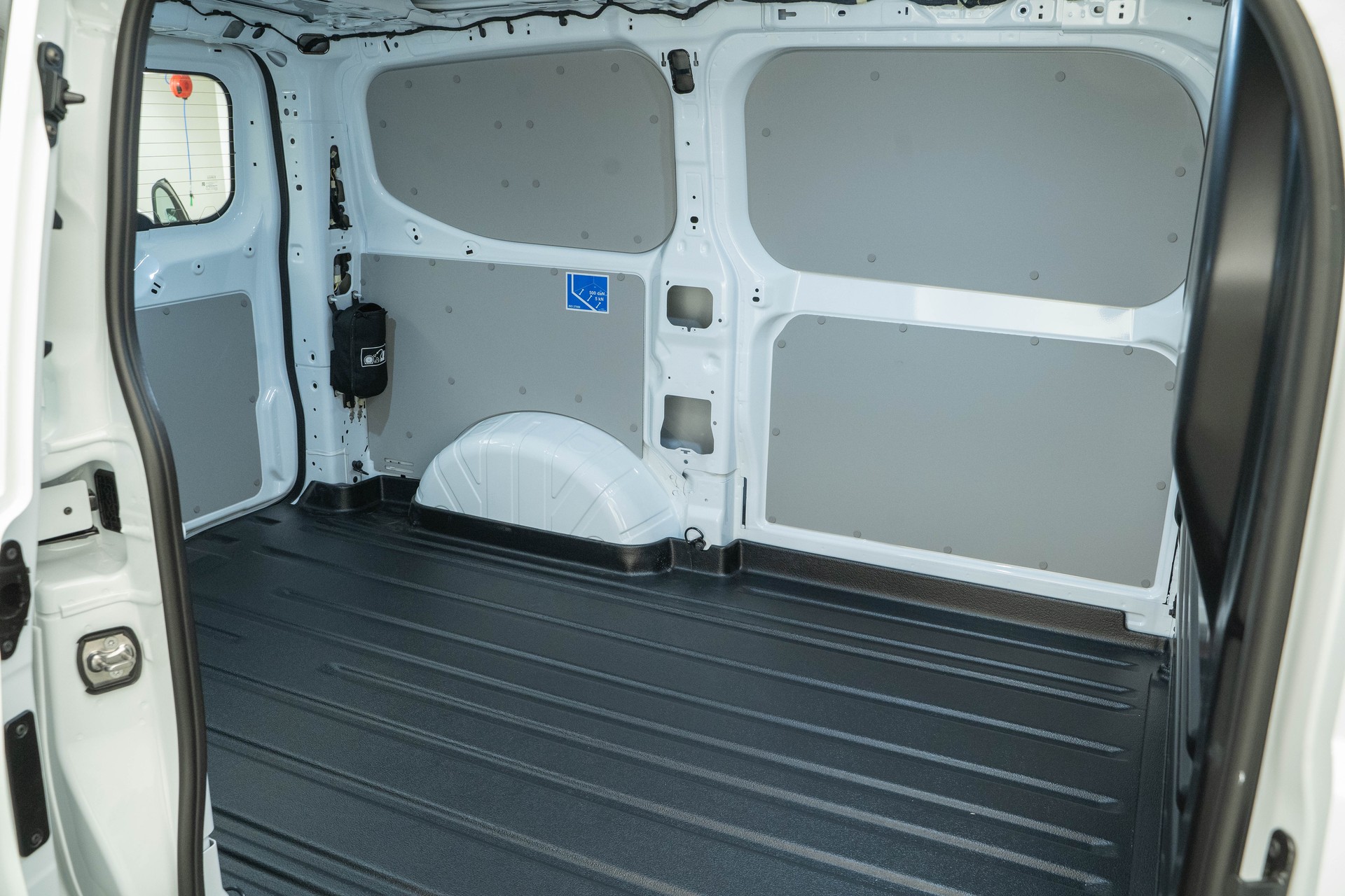 FORD E-Transit C Van 320 L1 Trend-image-5
