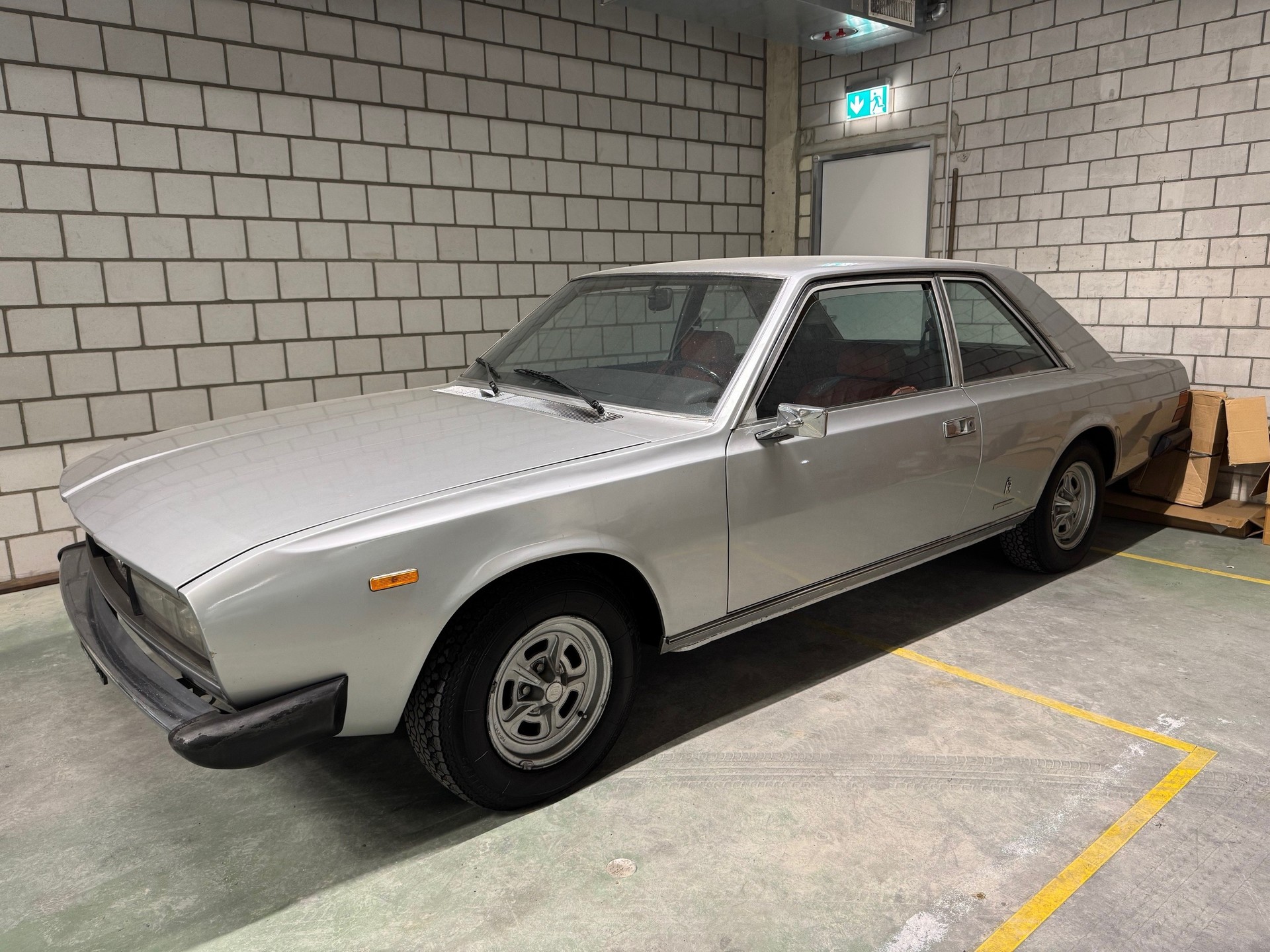 FIAT 130 Coupé-showroom-element-1