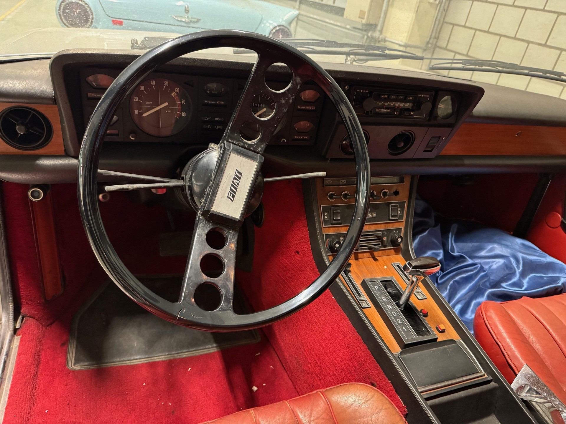 FIAT 130 Coupé-showroom-element-3