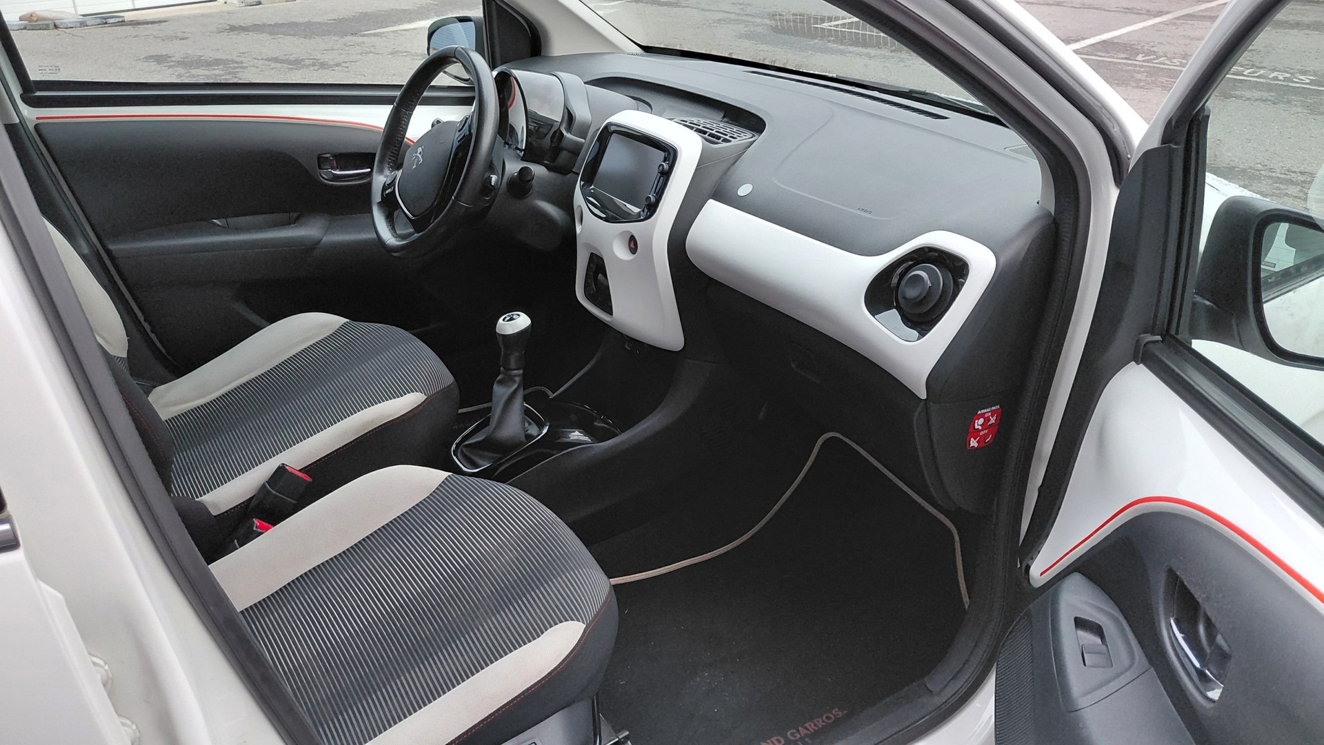 PEUGEOT 108 1.2 VTi Roland Garros Top-image-11