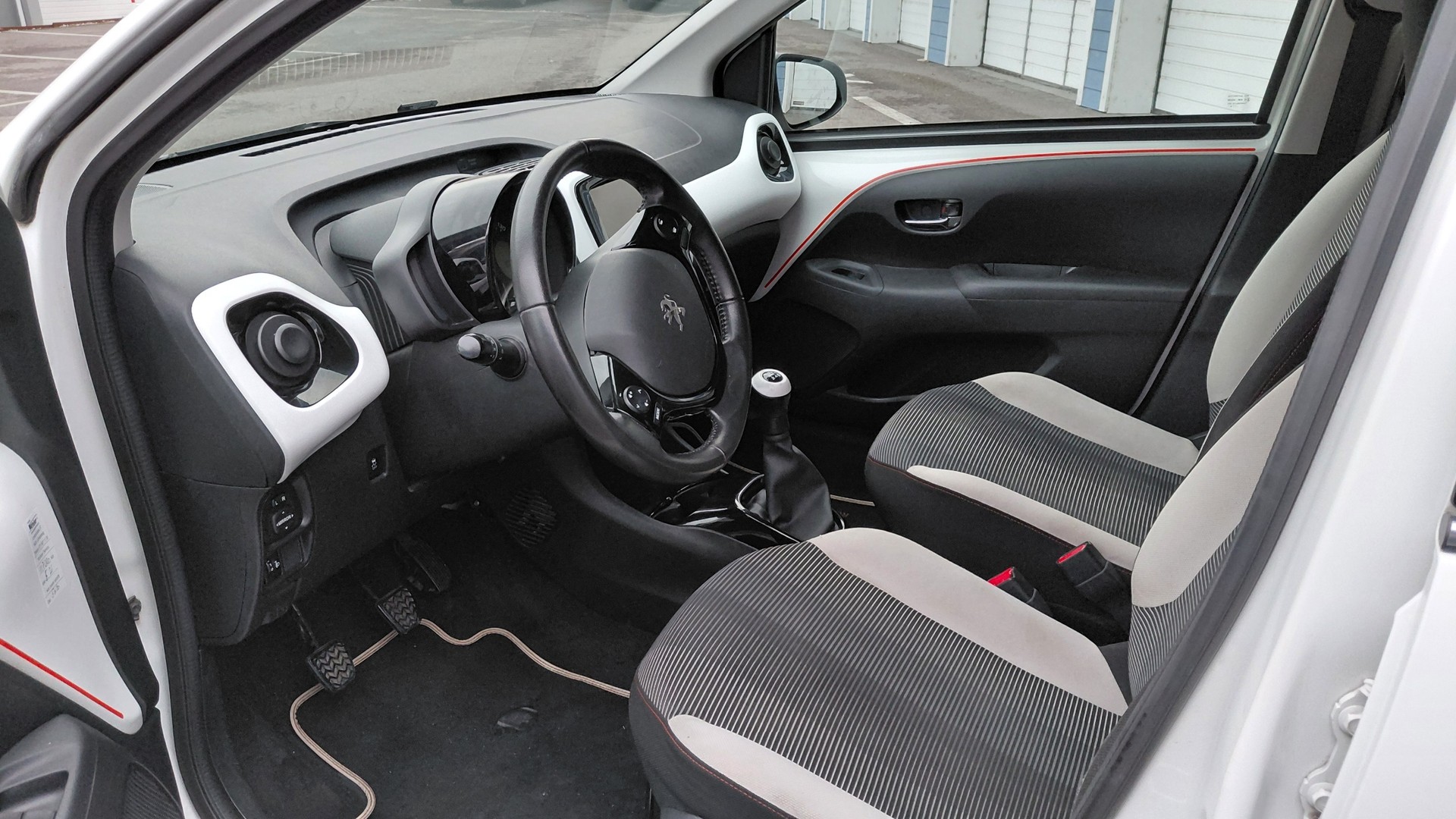 PEUGEOT 108 1.2 VTi Roland Garros Top-image-8