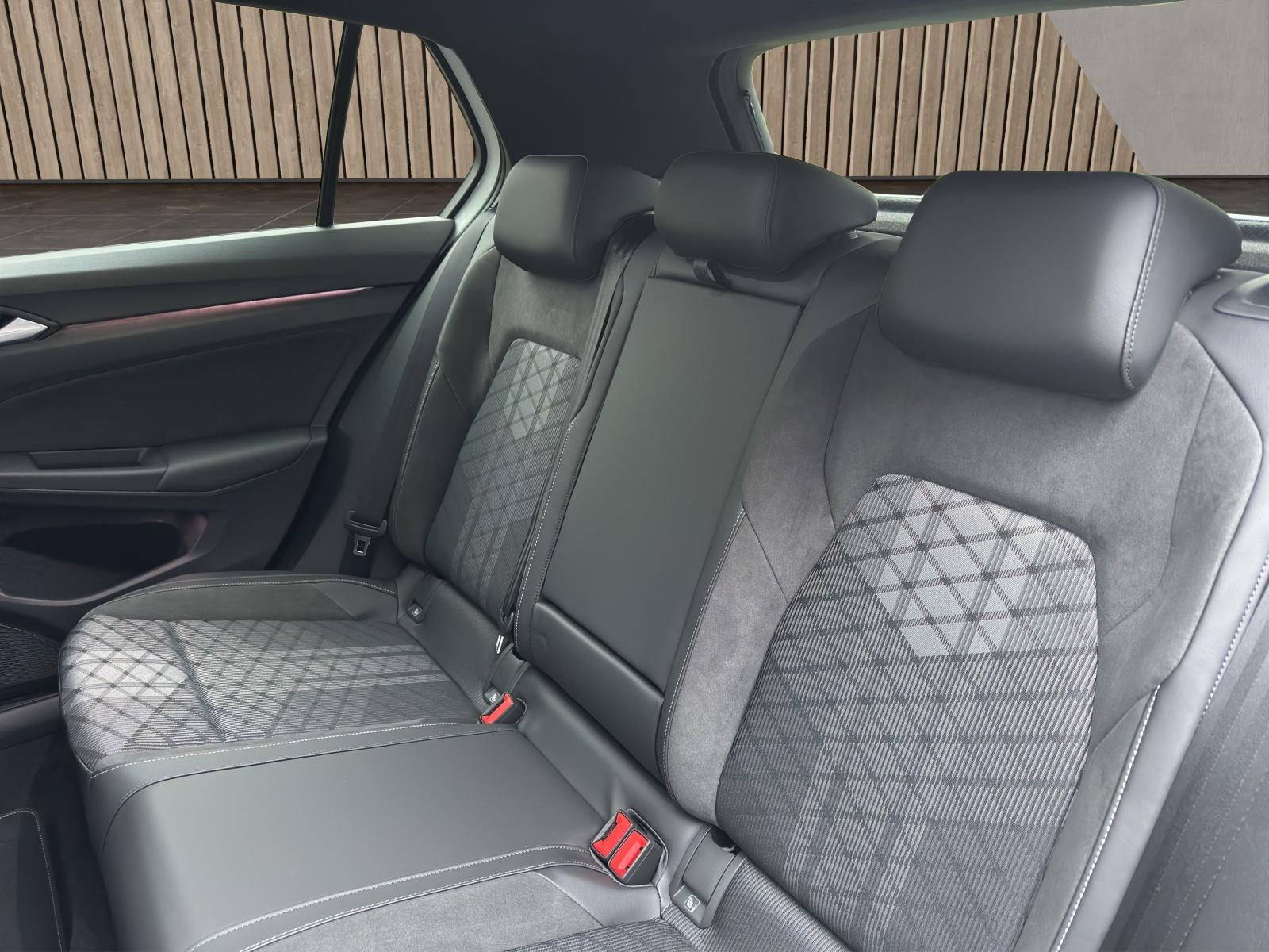VW Golf R-Line 1.5 eTSI-image-14
