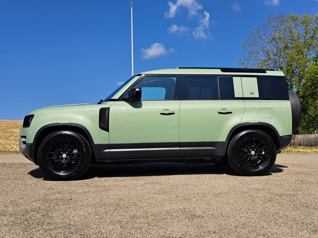 LAND ROVER Defender 110 2.0 P400e 75th Edition-image-4