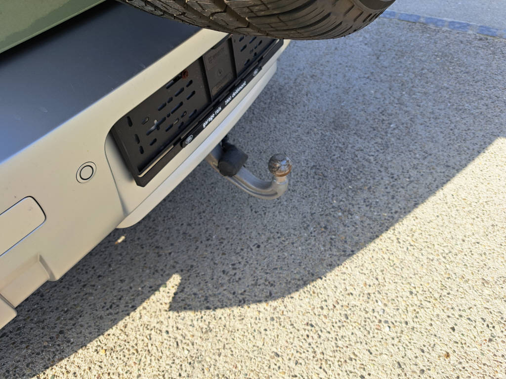 LAND ROVER Defender 110 2.0 P400e 75th Edition-image-15