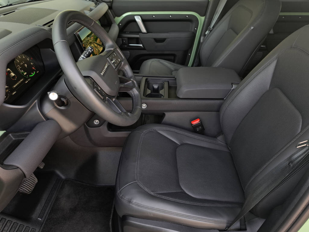 LAND ROVER Defender 110 2.0 P400e 75th Edition-image-7