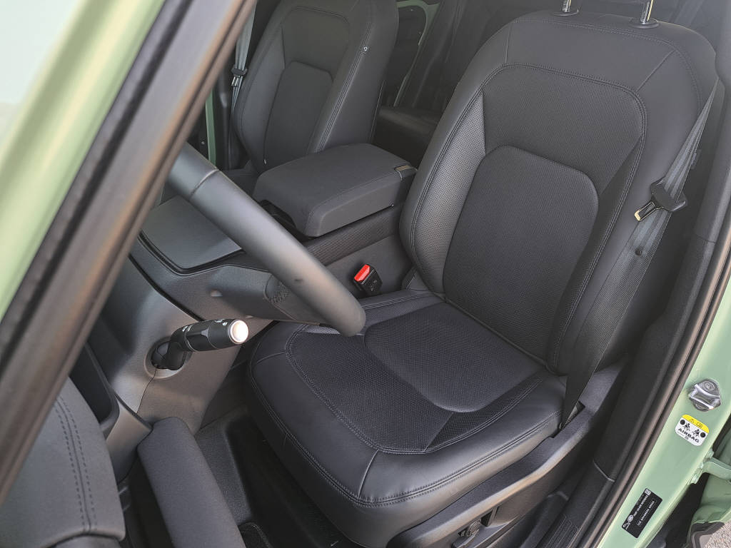 LAND ROVER Defender 110 2.0 P400e 75th Edition-image-8
