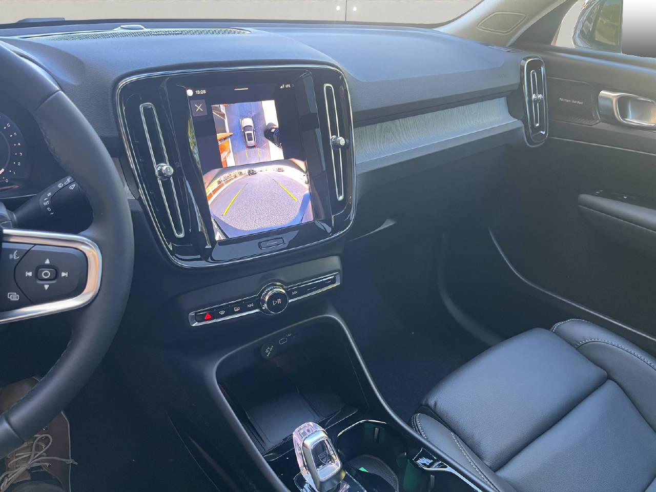 VOLVO XC40 2.0 B4 MH Ultra Dark .-image-12