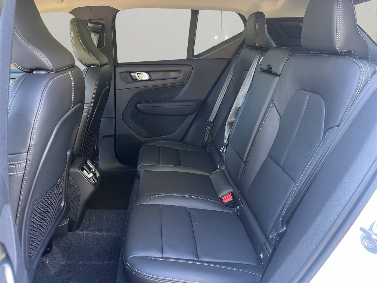 VOLVO XC40 2.0 B4 MH Ultra Dark .-image-9