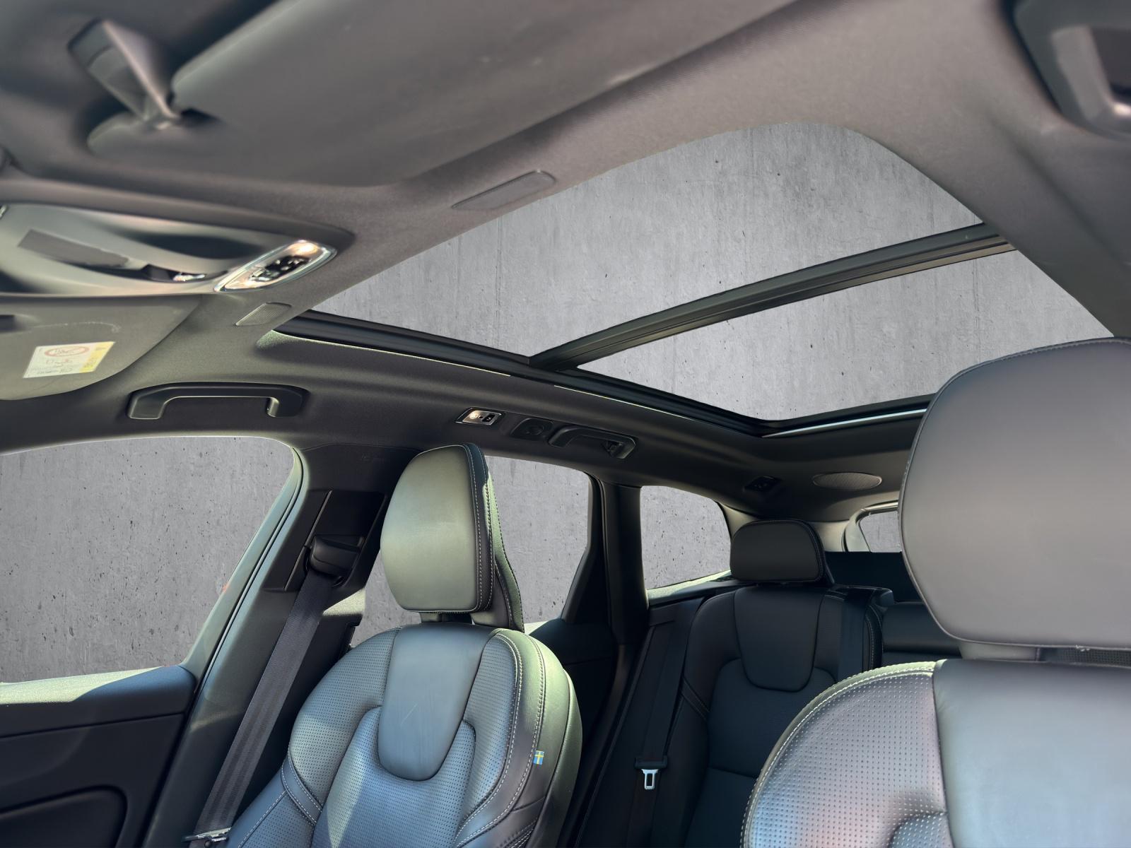 VOLVO XC60 T8 eAWD R-Design Geartronic-image-12