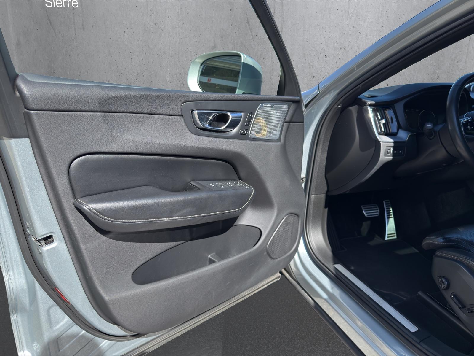 VOLVO XC60 T8 eAWD R-Design Geartronic-image-7