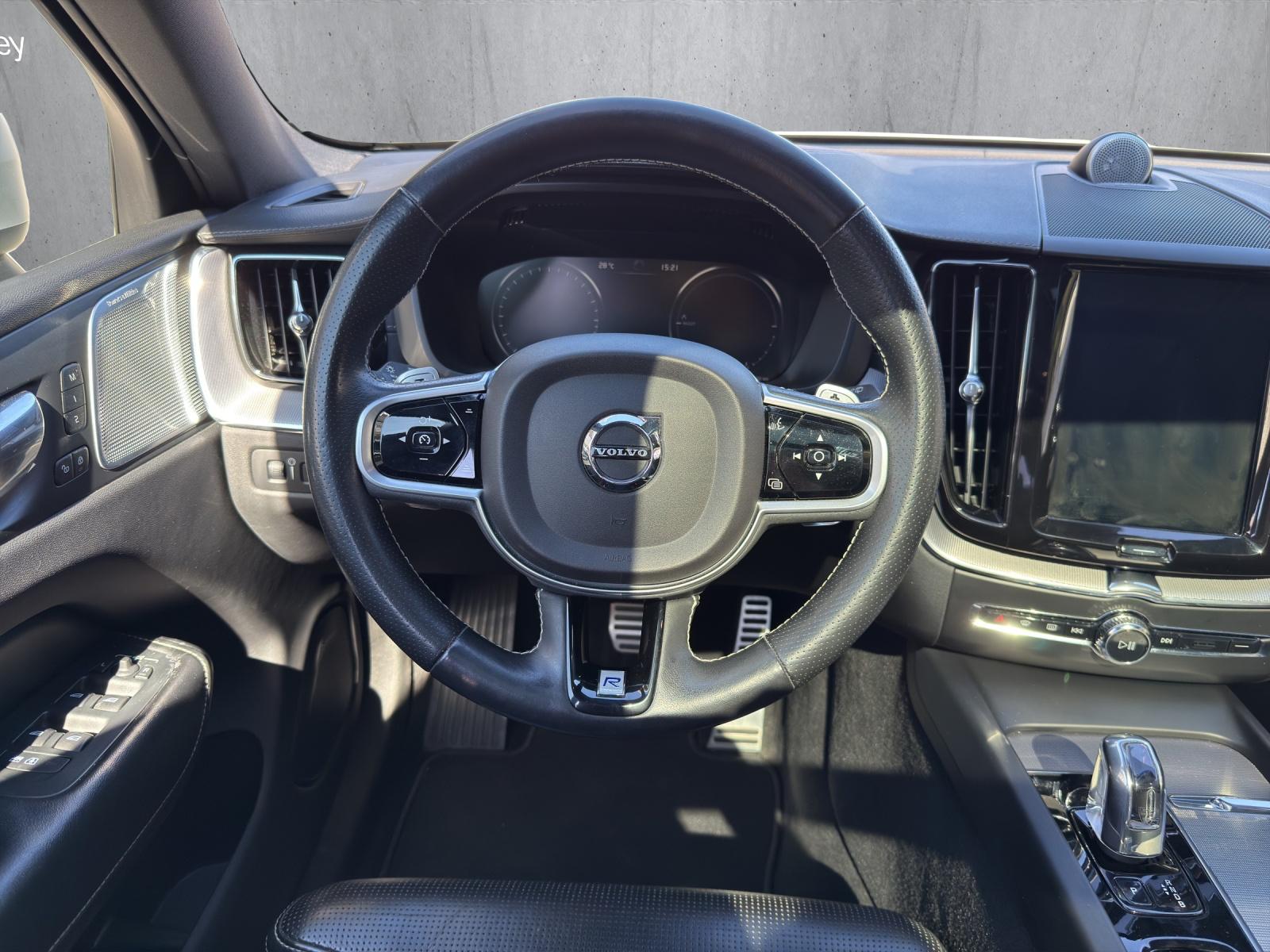 VOLVO XC60 T8 eAWD R-Design Geartronic-image-9