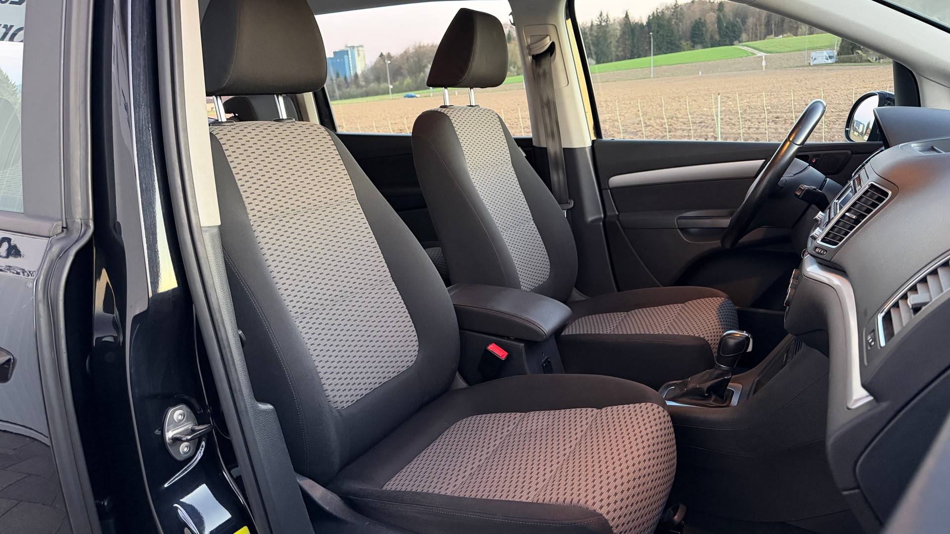 VW Sharan 2.0 TDI BlueMotion Technology Trendline DSG-image-17