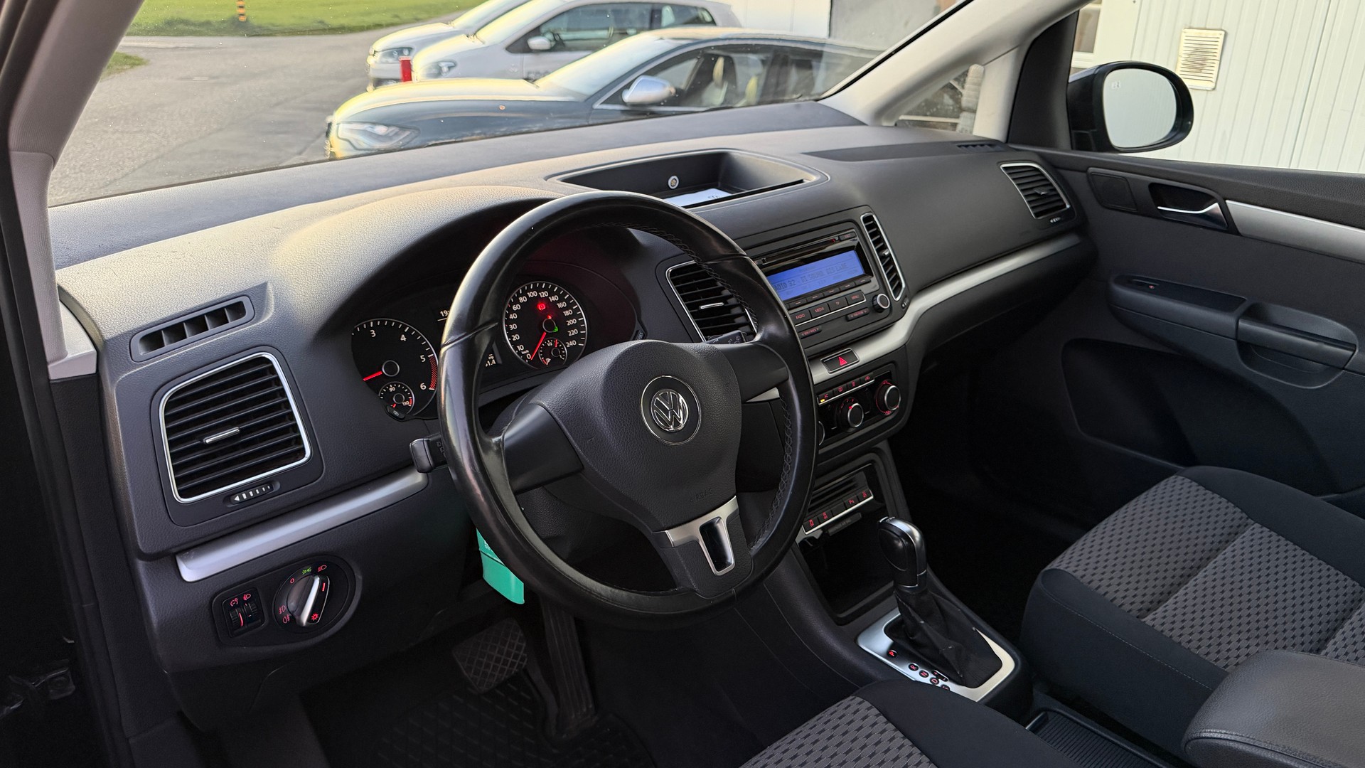 VW Sharan 2.0 TDI BlueMotion Technology Trendline DSG-image-14
