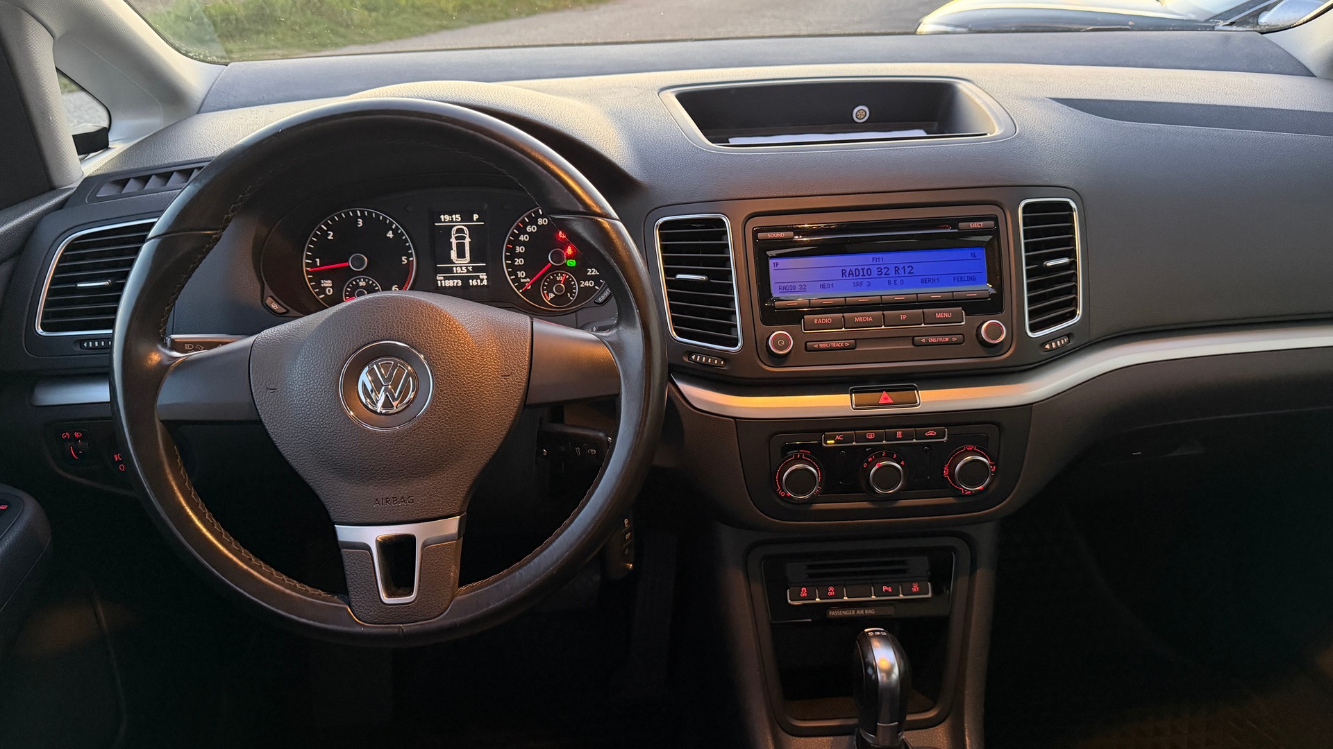 VW Sharan 2.0 TDI BlueMotion Technology Trendline DSG-image-16