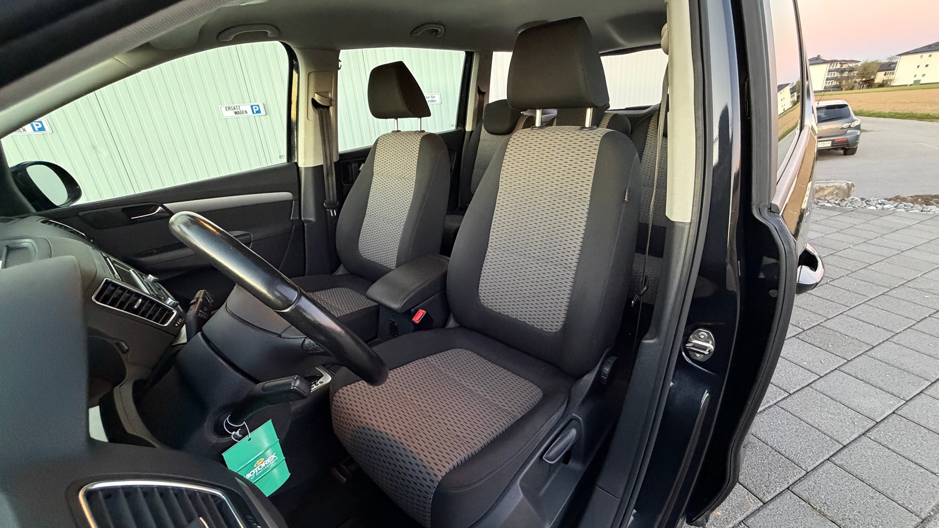 VW Sharan 2.0 TDI BlueMotion Technology Trendline DSG-image-11