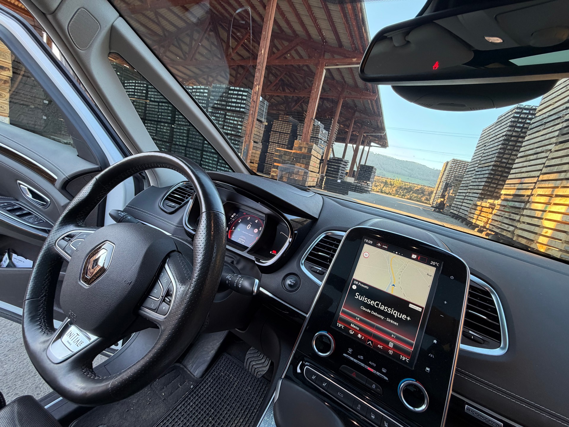 RENAULT ESPACE 1.8 TCE Initiale Paris-image-5