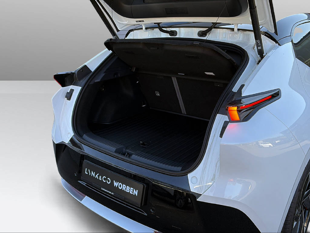 LYNK & CO 02-image-25