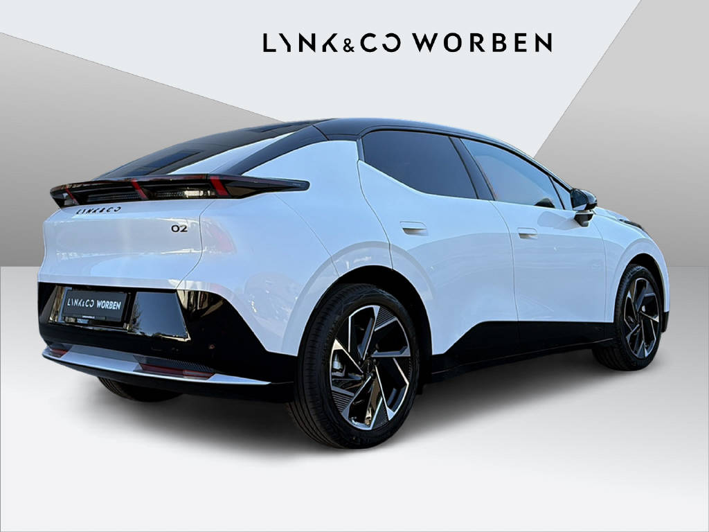 LYNK & CO 02-showroom-element-3