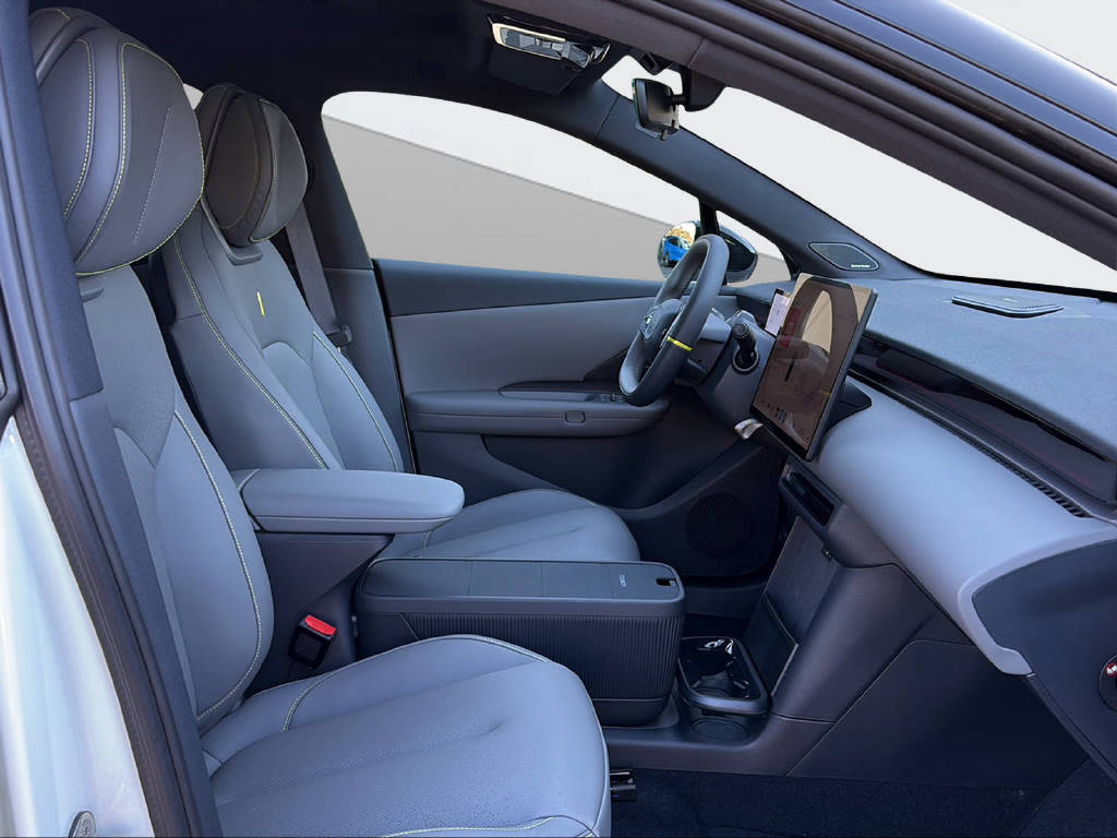 LYNK & CO 02-image-17