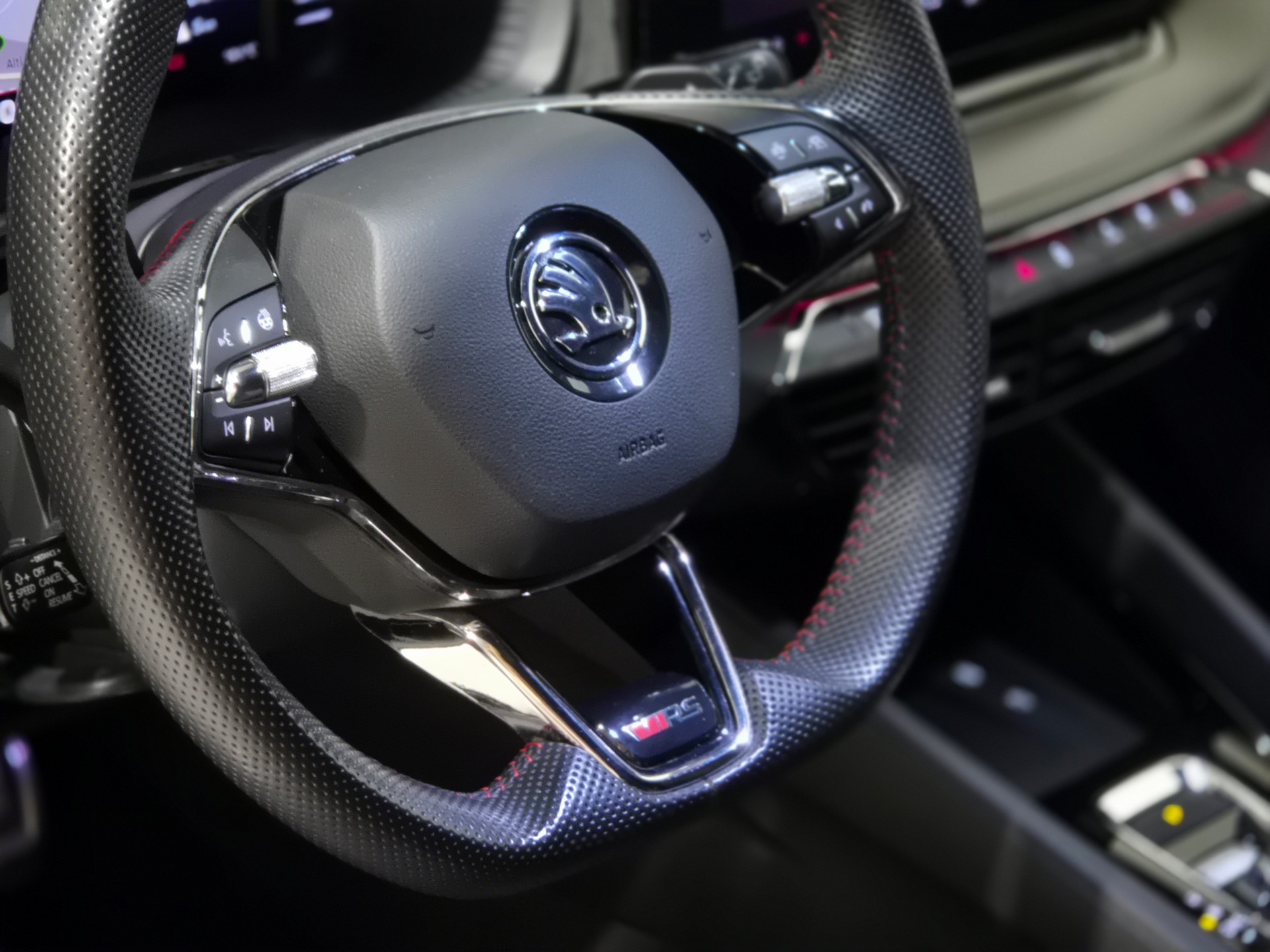 SKODA Octavia Combi 2.0 TSI DSG RS-image-7
