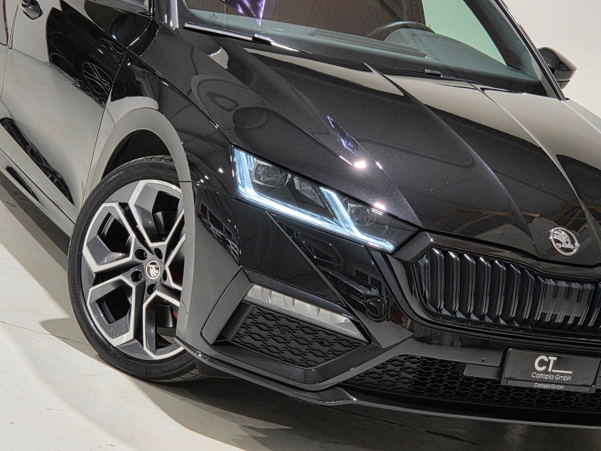 SKODA Octavia Combi 2.0 TSI DSG RS-image-24
