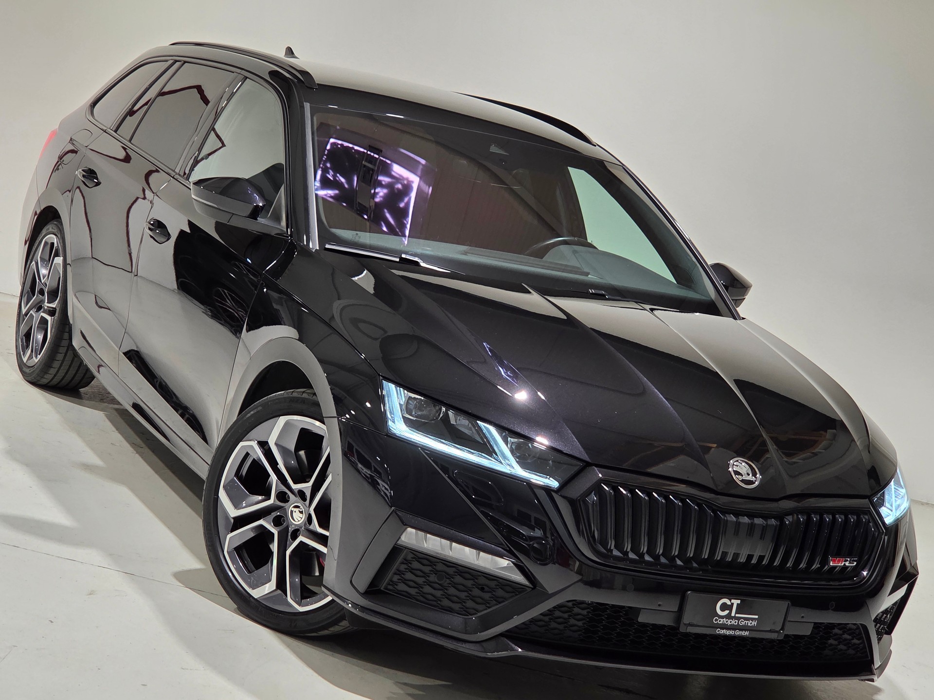 SKODA Octavia Combi 2.0 TSI DSG RS-image-25