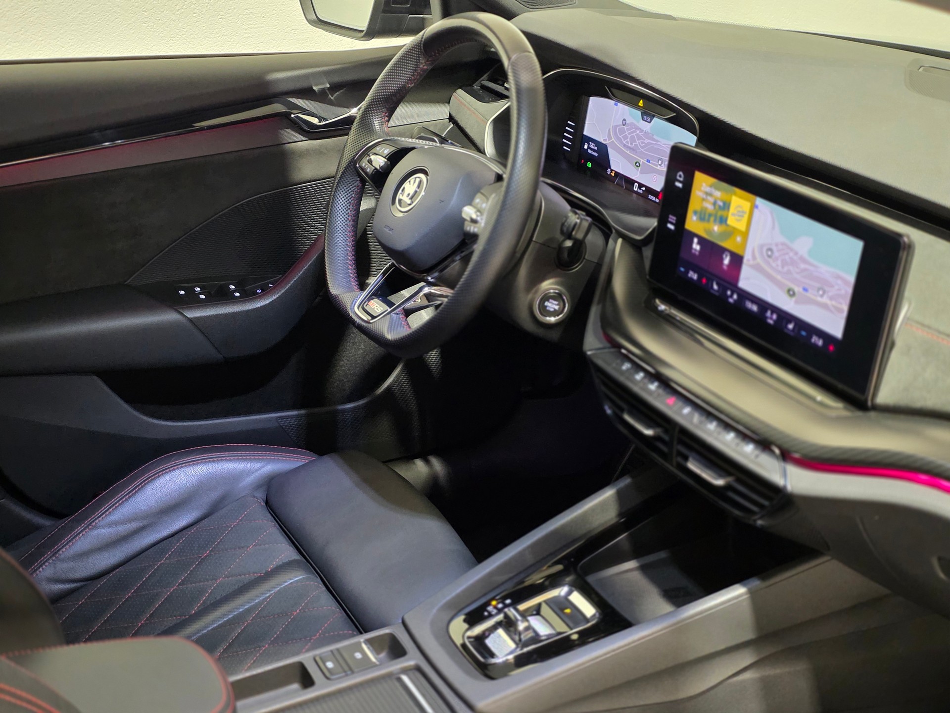 SKODA Octavia Combi 2.0 TSI DSG RS-image-20