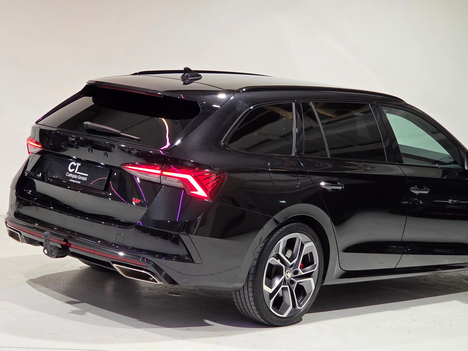 SKODA Octavia Combi 2.0 TSI DSG RS-image-28