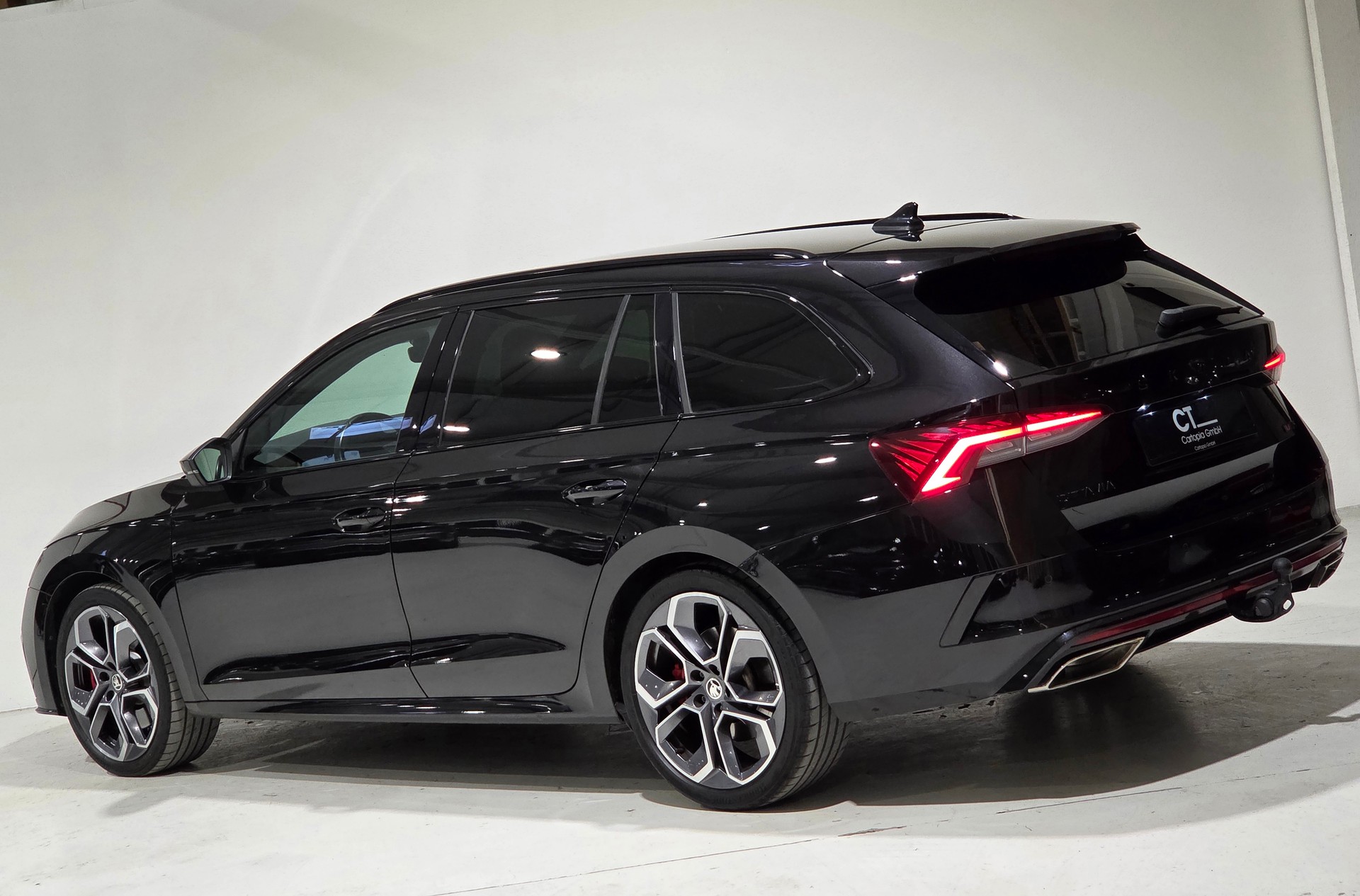 SKODA Octavia Combi 2.0 TSI DSG RS-showroom-element-2