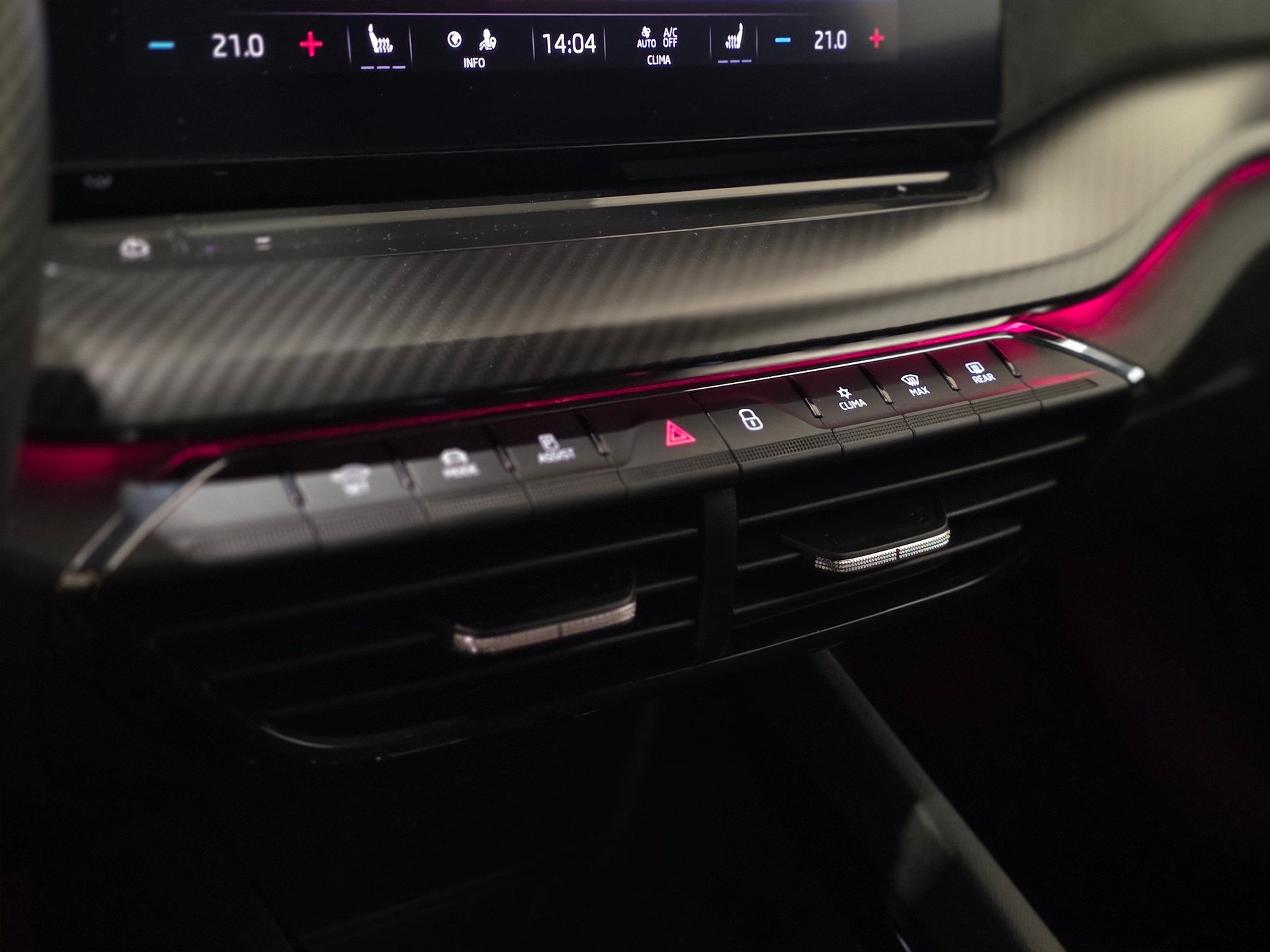 SKODA Octavia Combi 2.0 TSI DSG RS-image-13