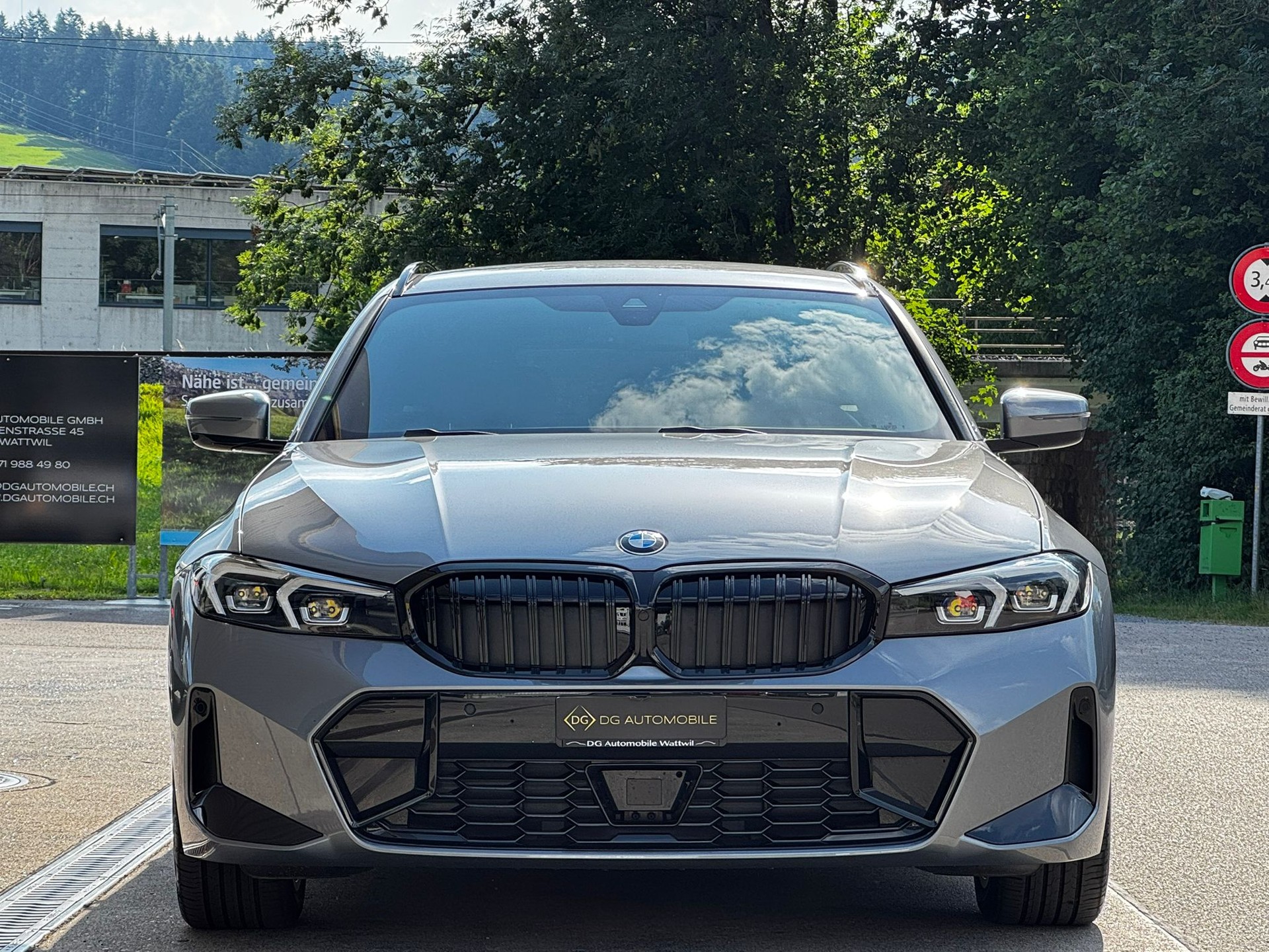 BMW 330i Touring xDrive Steptronic M Sport *Shadow-Line**Live Cockpit**245PS**Modell 2025*-showroom-element-1