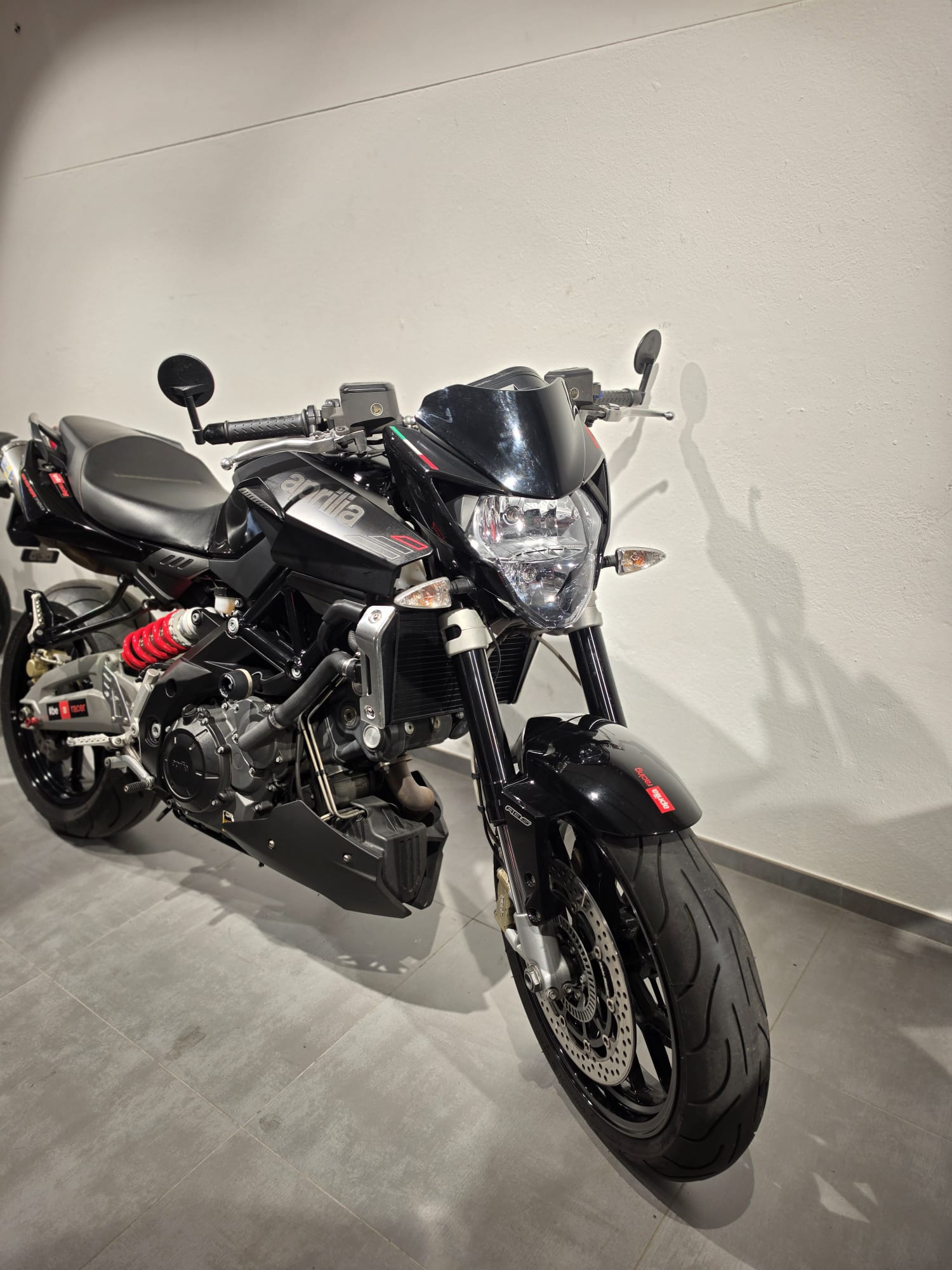 APRILIA Shiver-showroom-element-1