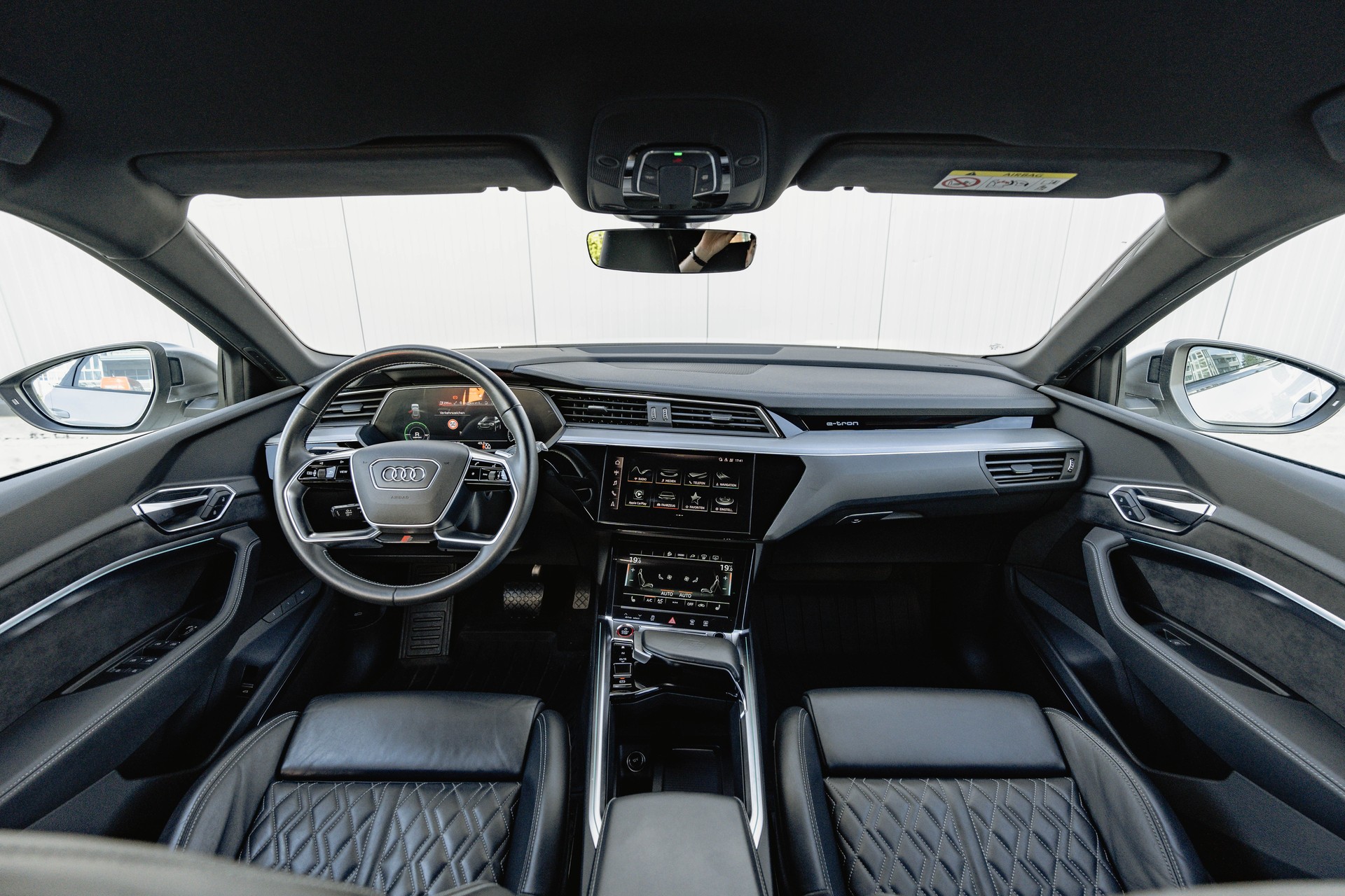 AUDI e-tron S quattro * FRISCH AB MFK * TRAUMHAFTE AUSSTATTUNG * SOH 95,3% *-image-9
