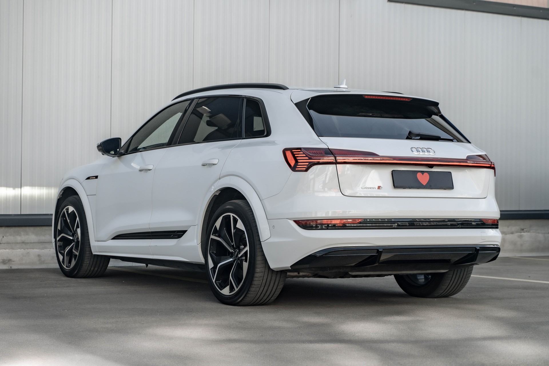 AUDI e-tron S quattro * FRISCH AB MFK * TRAUMHAFTE AUSSTATTUNG * SOH 95,3% *-showroom-element-3
