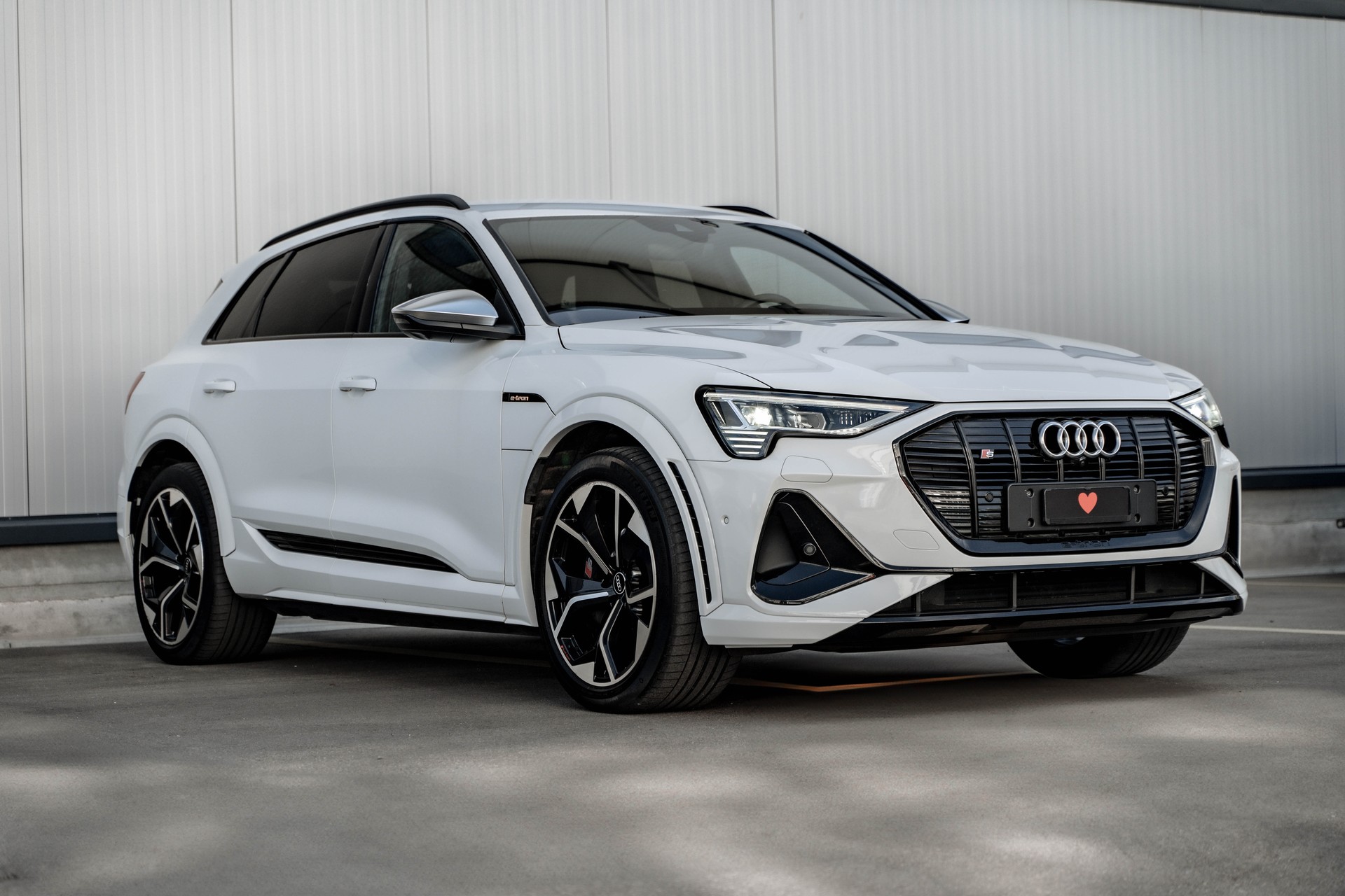 AUDI e-tron S quattro * FRISCH AB MFK * TRAUMHAFTE AUSSTATTUNG * SOH 95,3% *-showroom-element-2