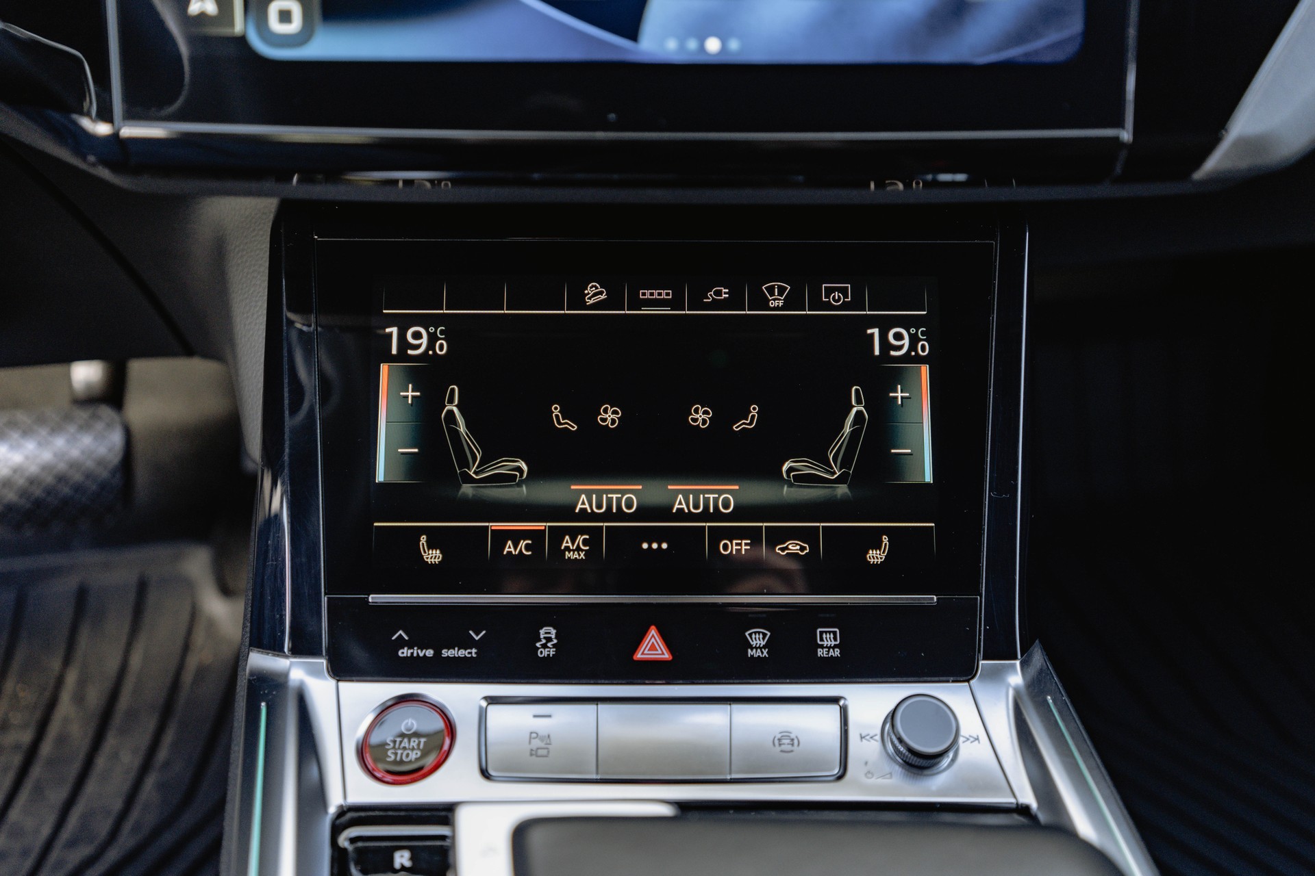 AUDI e-tron S quattro * FRISCH AB MFK * TRAUMHAFTE AUSSTATTUNG * SOH 95,3% *-image-23