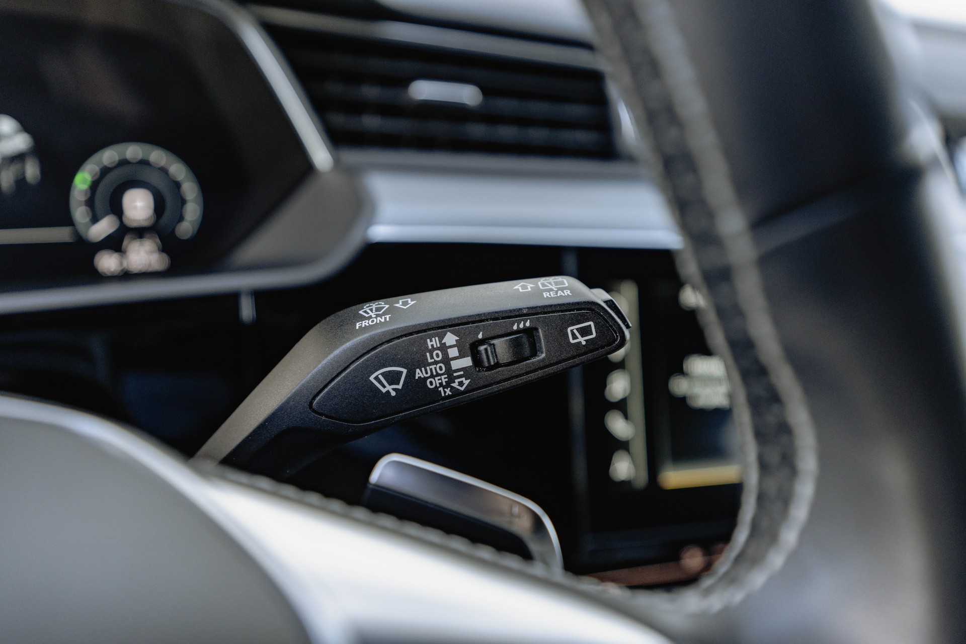 AUDI e-tron S quattro * FRISCH AB MFK * TRAUMHAFTE AUSSTATTUNG * SOH 95,3% *-image-14