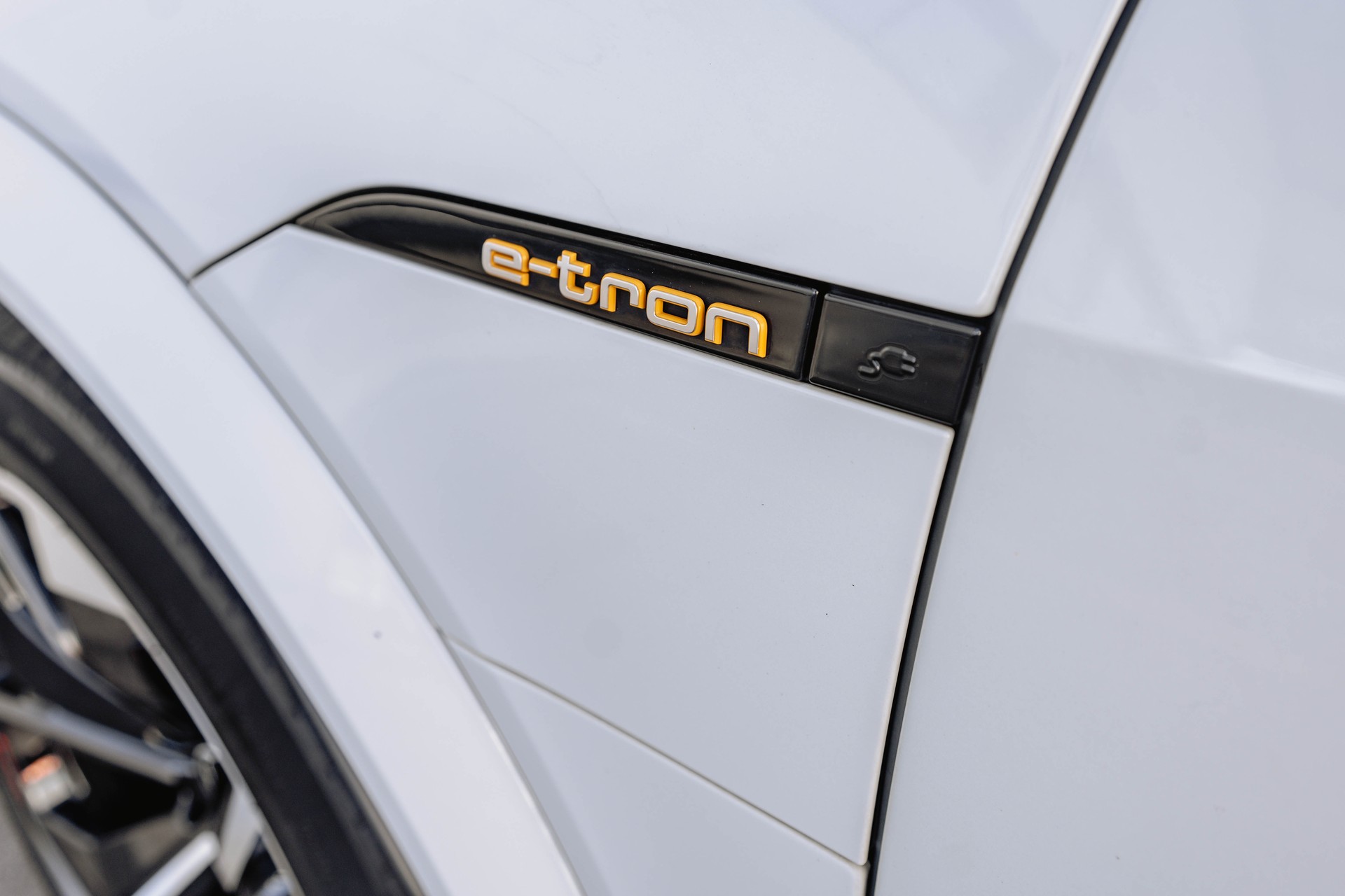AUDI e-tron S quattro * FRISCH AB MFK * TRAUMHAFTE AUSSTATTUNG * SOH 95,3% *-image-7