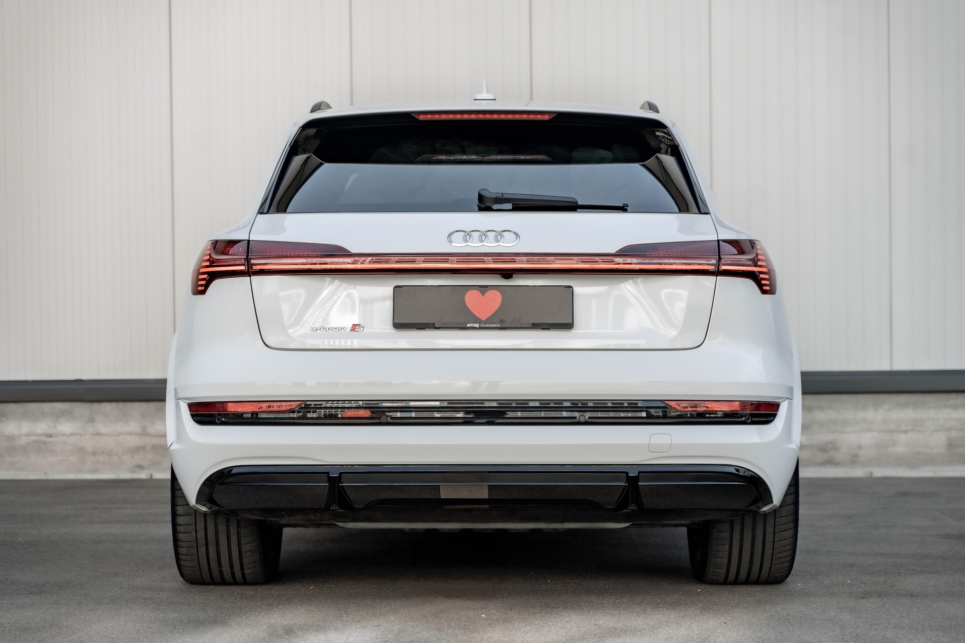 AUDI e-tron S quattro * FRISCH AB MFK * TRAUMHAFTE AUSSTATTUNG * SOH 95,3% *-image-4