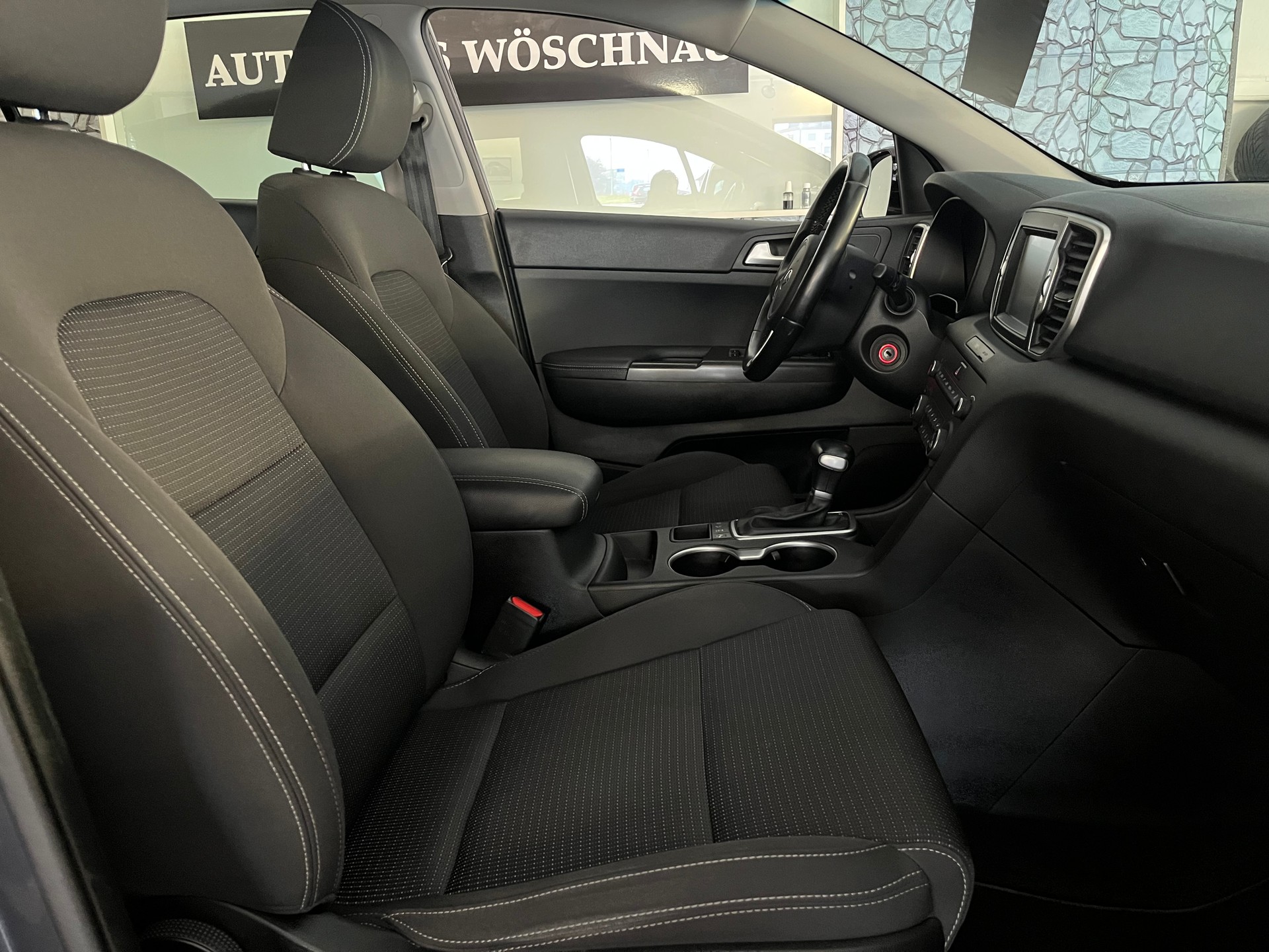KIA Sportage 2.0CRDi Trend 4WD Automat-image-8