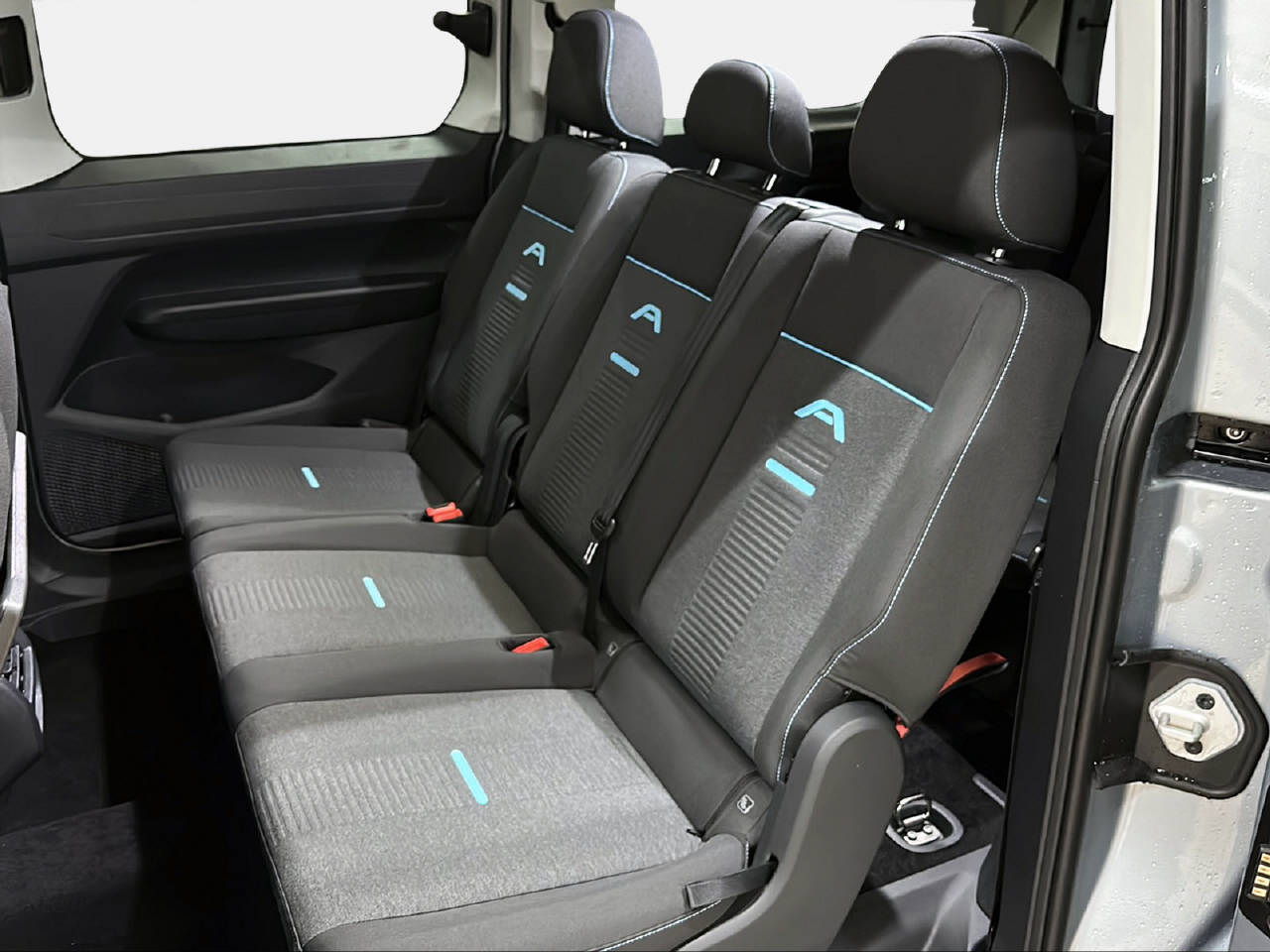 FORD TOURNEO CONNECT Grand 2.0 EcoBlue 122 Active-image-10